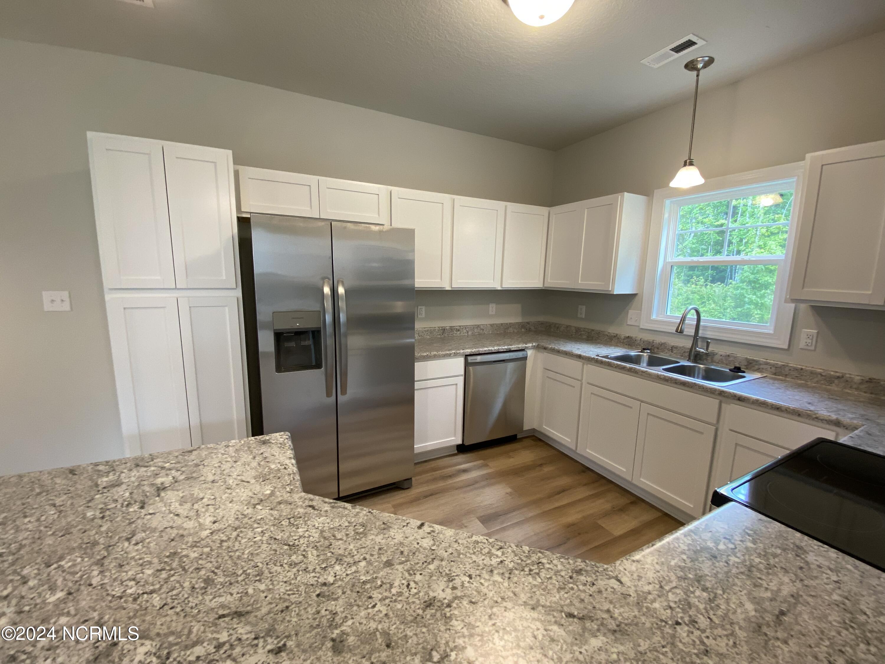 100546750 | Photo 23