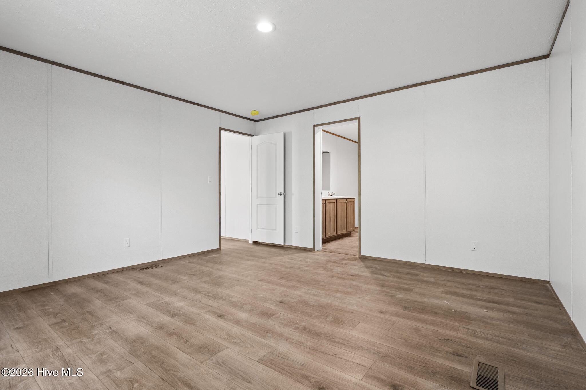 100569950 | Photo 27