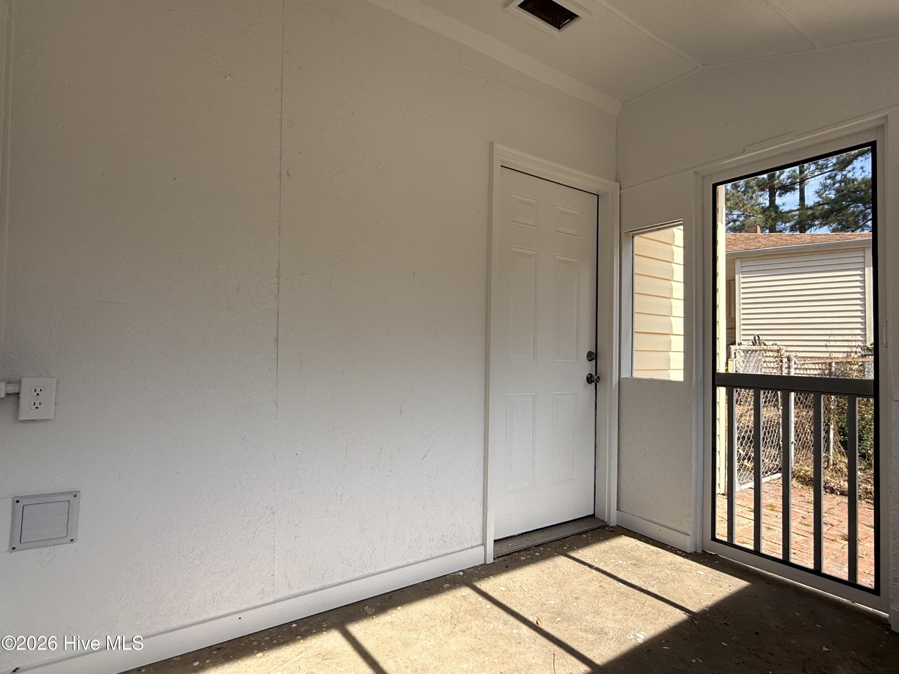 100548164 | Photo 35