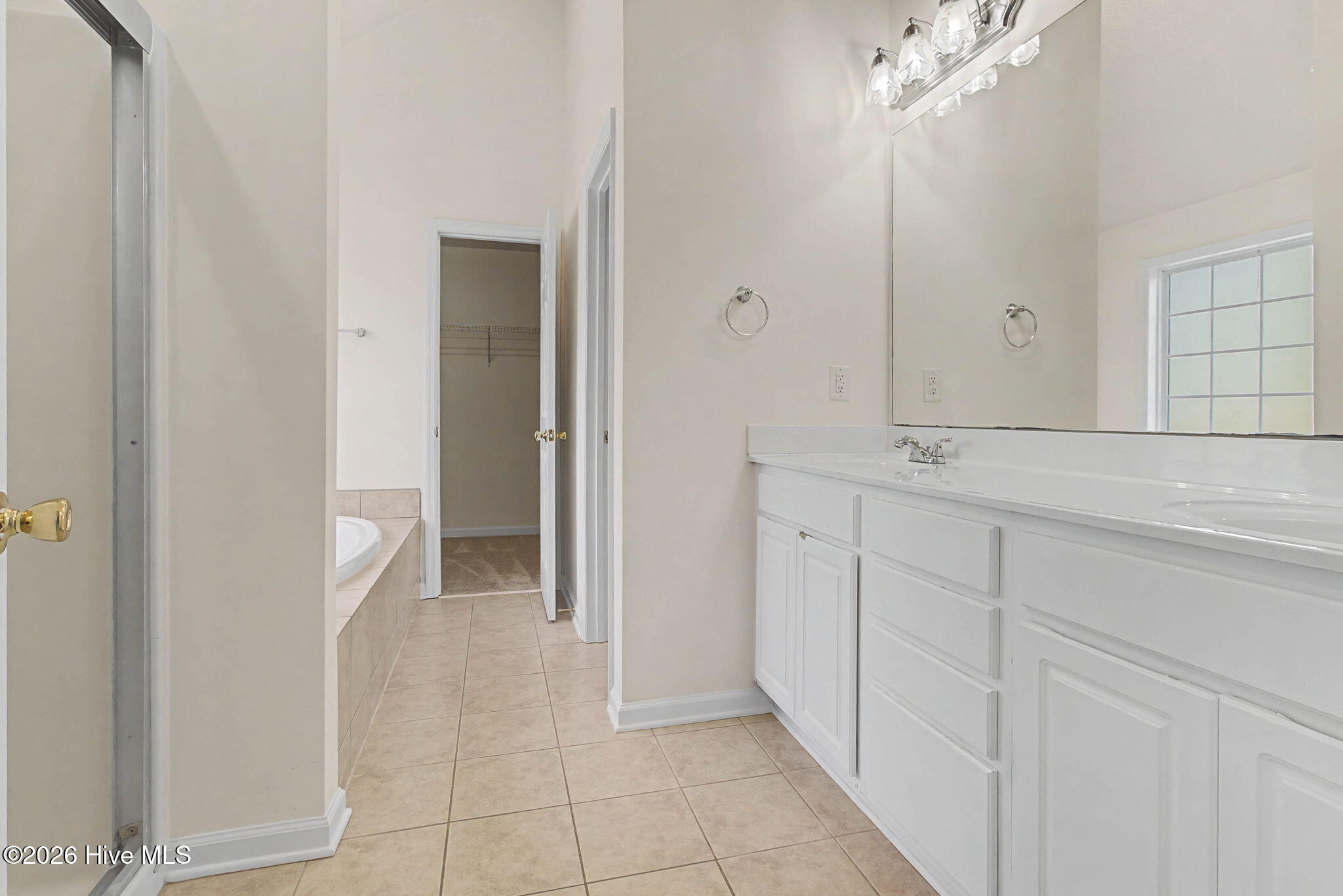 100547779 | Photo 31