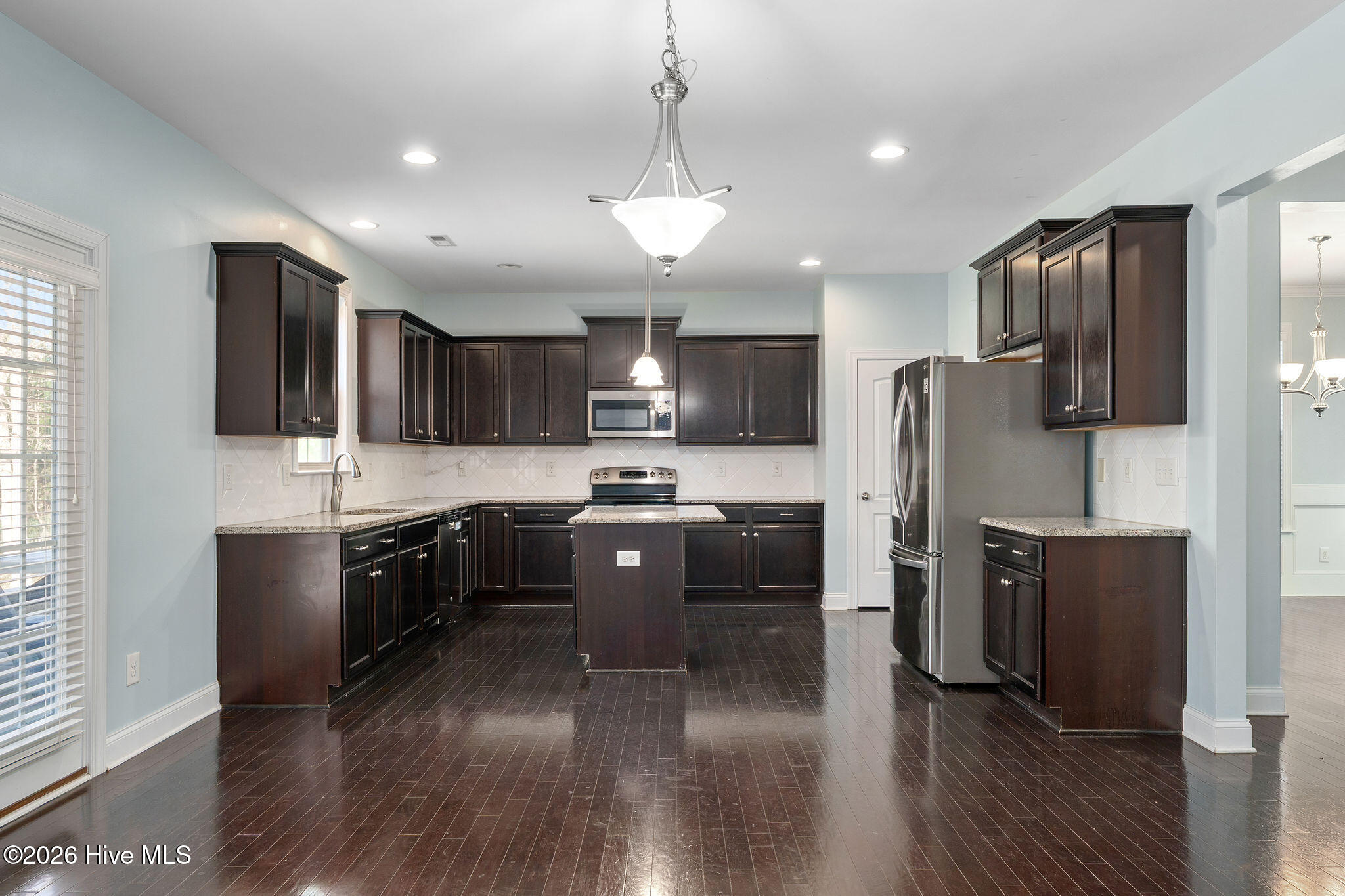 100547626 | Photo 14