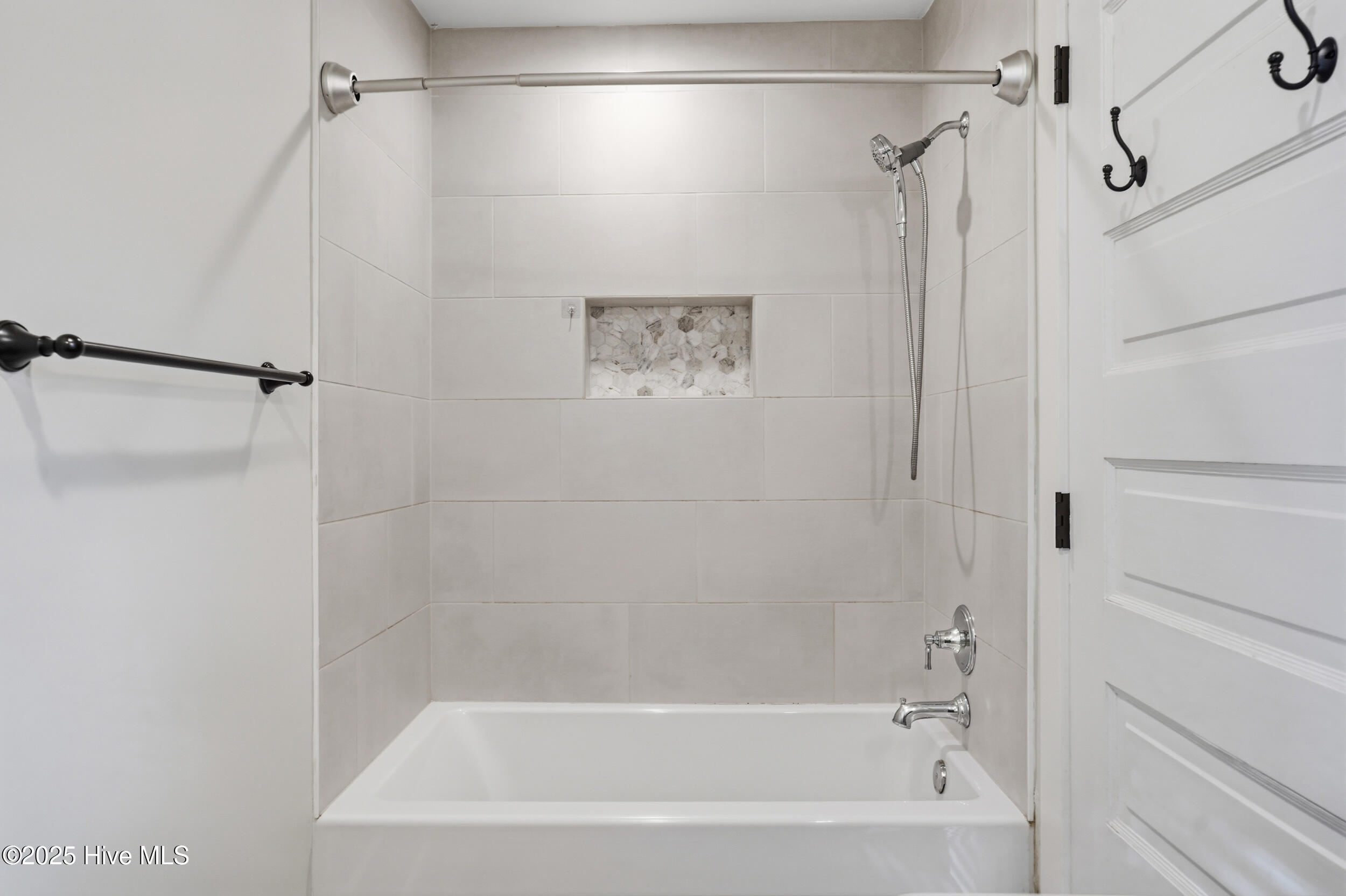 100542379 | Photo 22