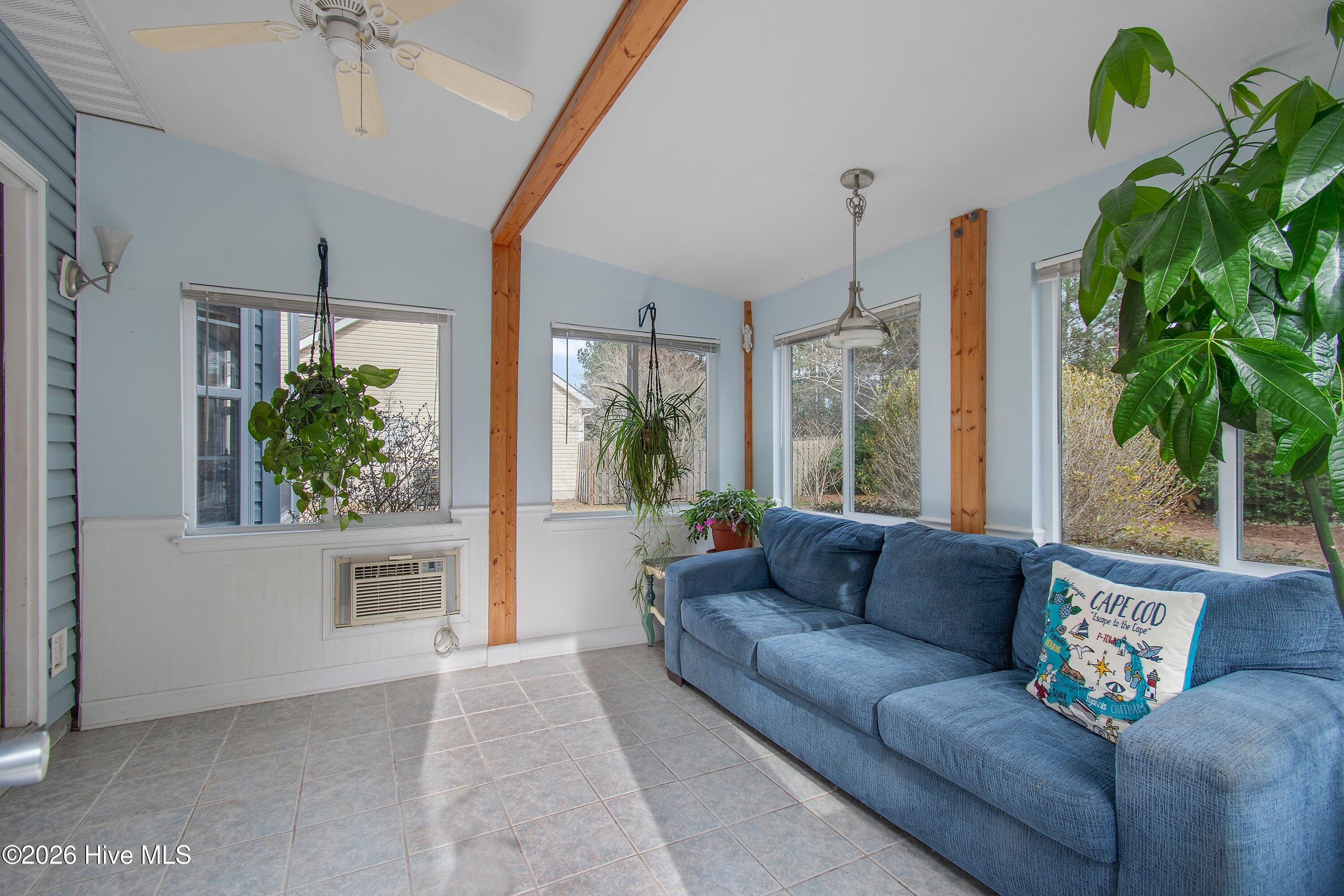 100556789 | Photo 18