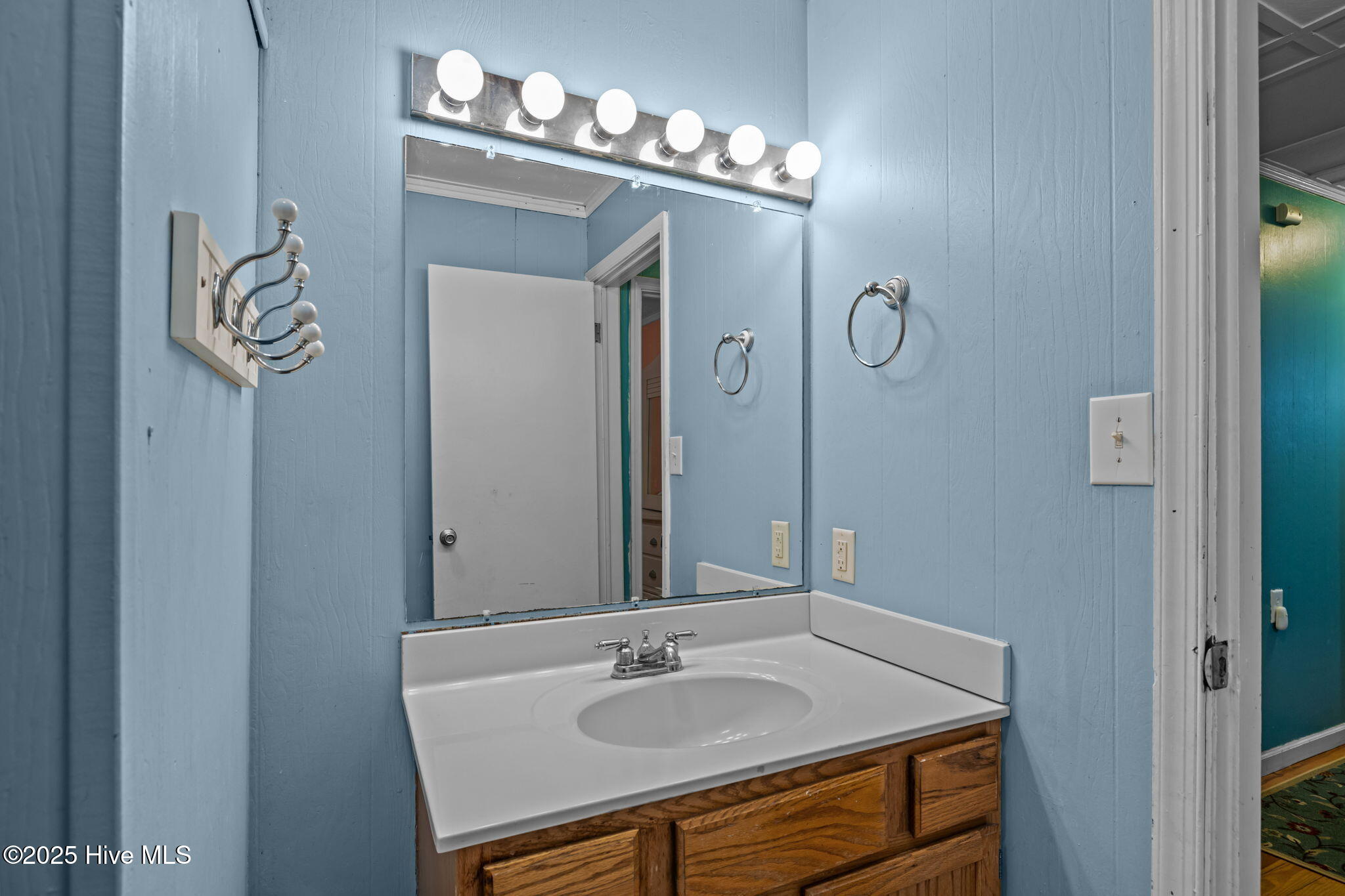 100535776 | Photo 31