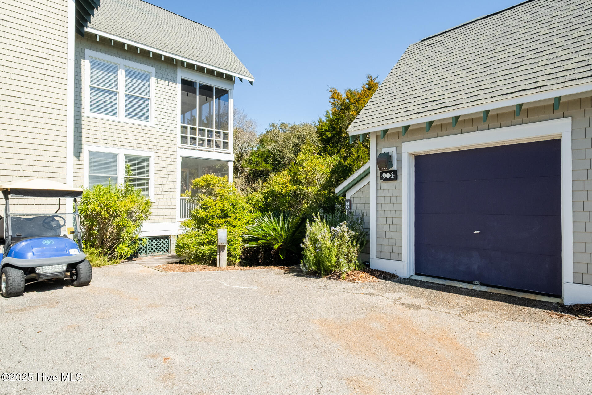 100493663 | Photo 45