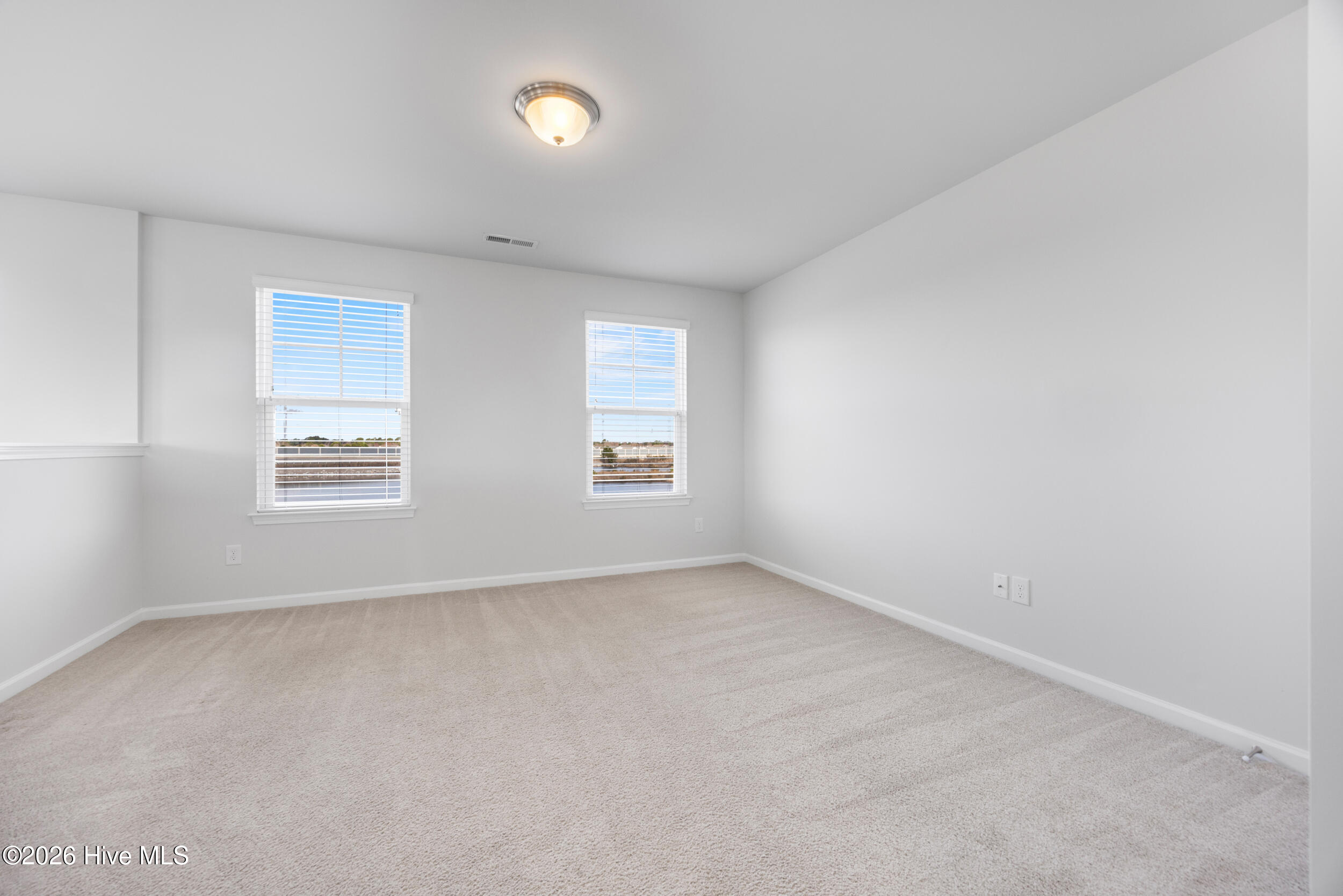 100557487 | Photo 33