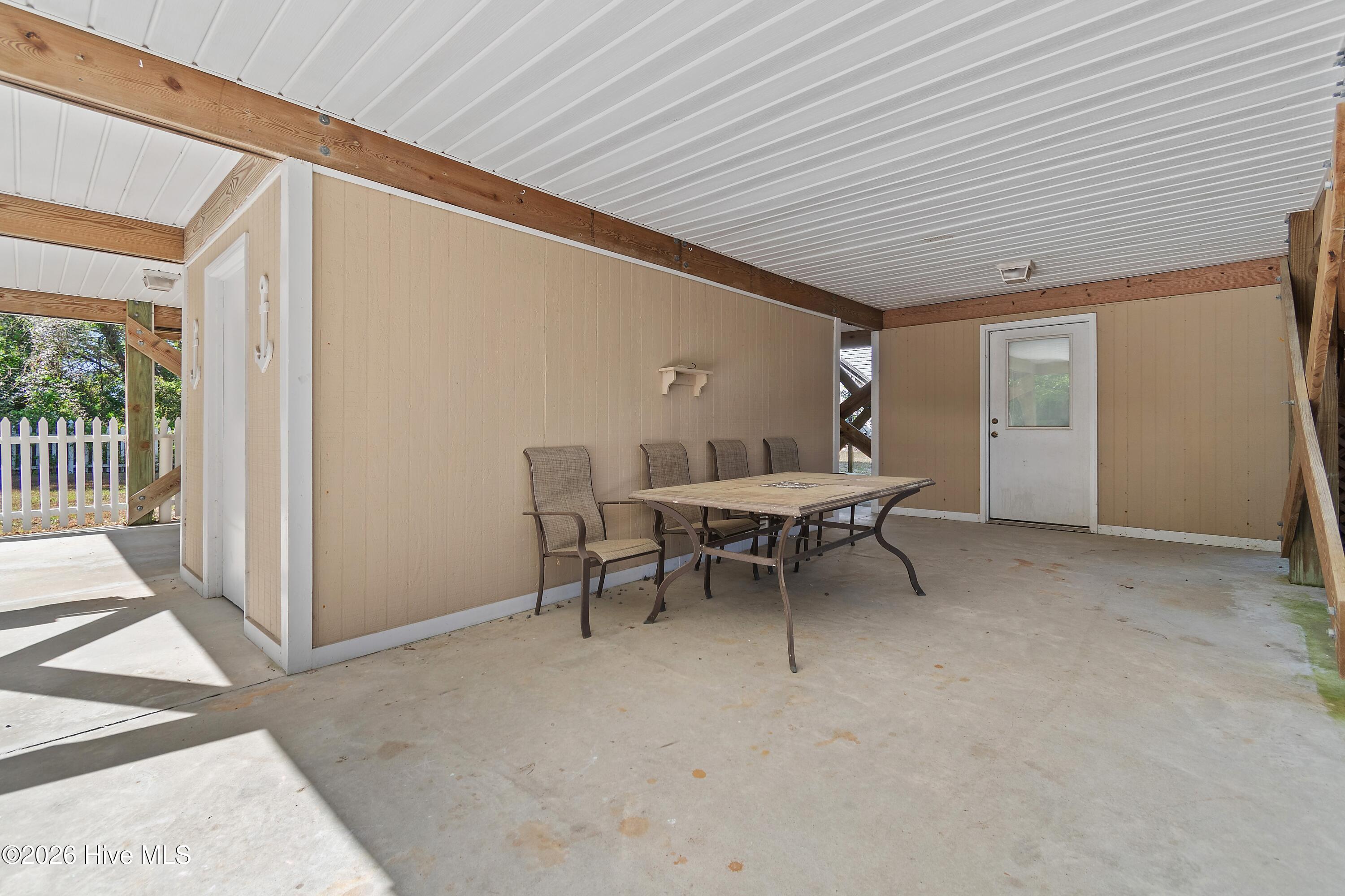 100569880 | Photo 26