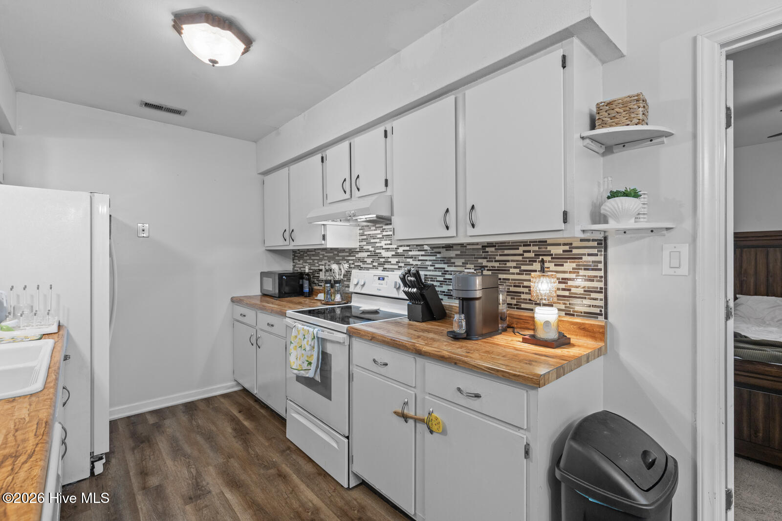 100569037 | Photo 17