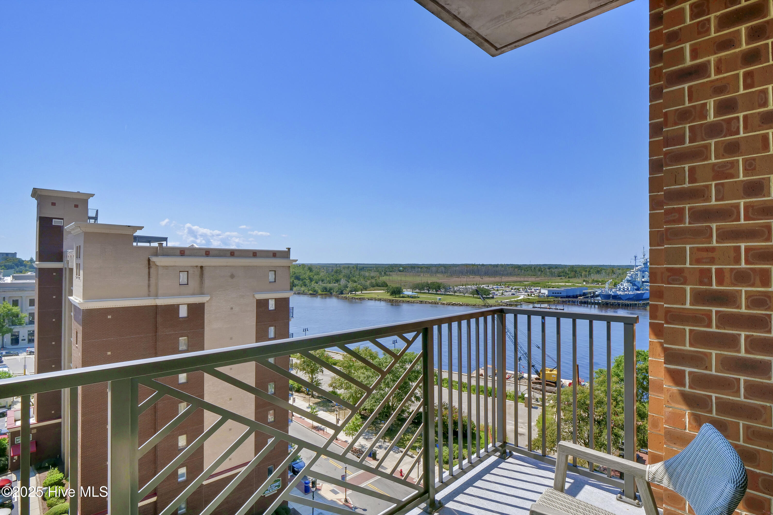 100563569 | Photo 31