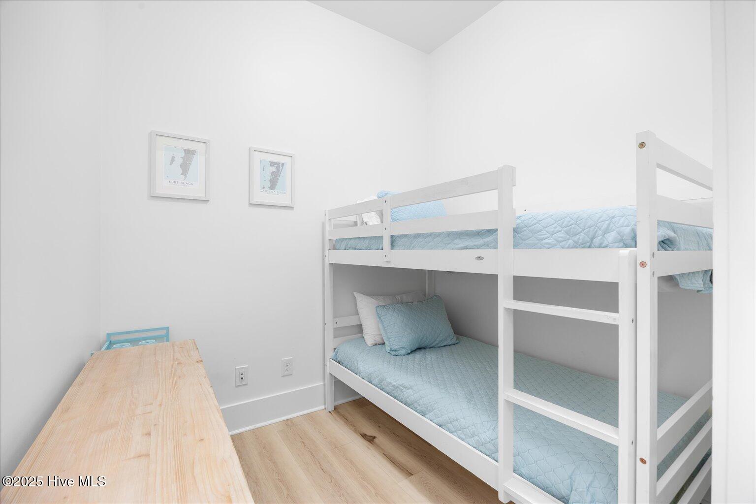 100544004 | Photo 34