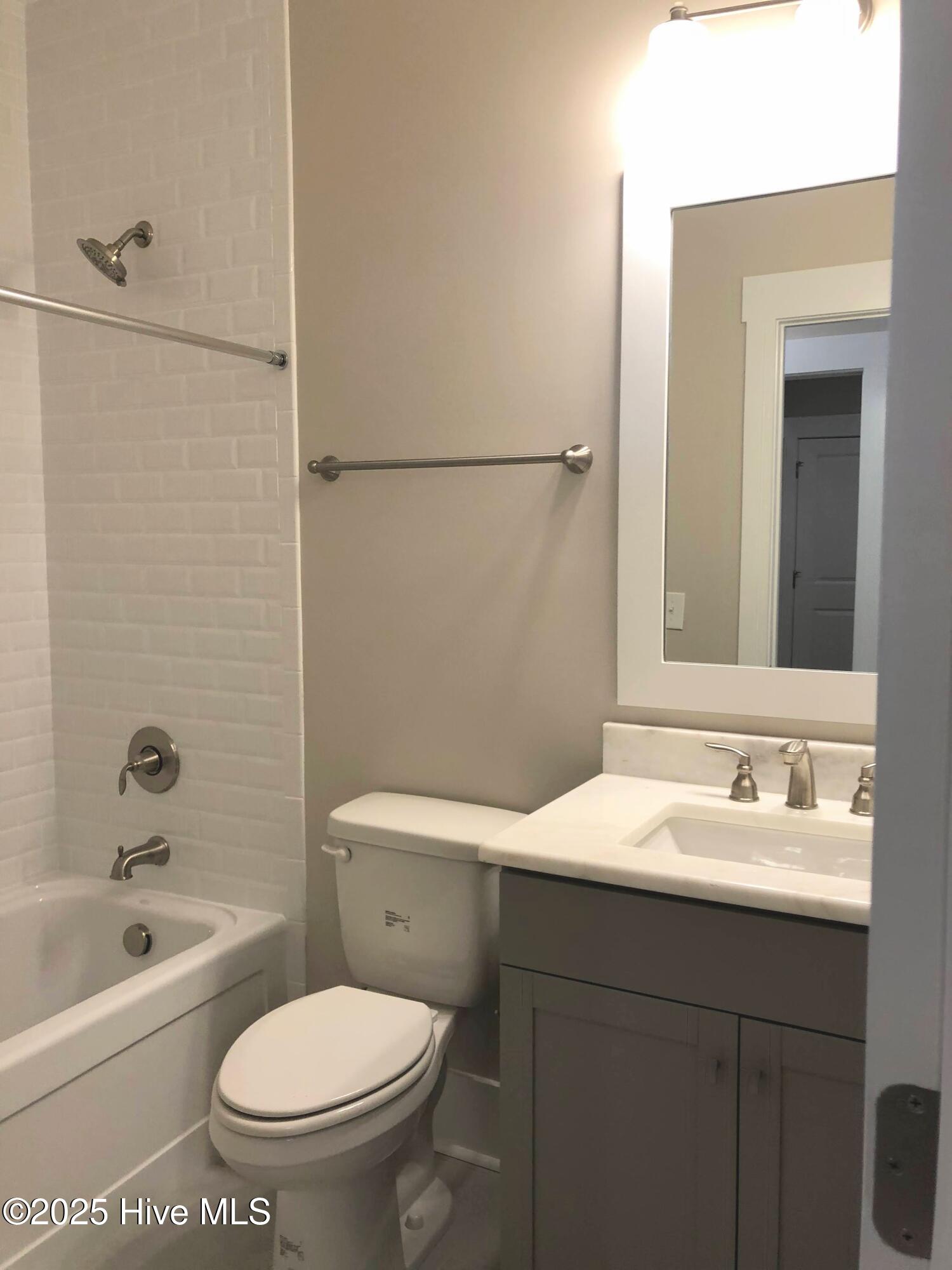 100530323 | Photo 23