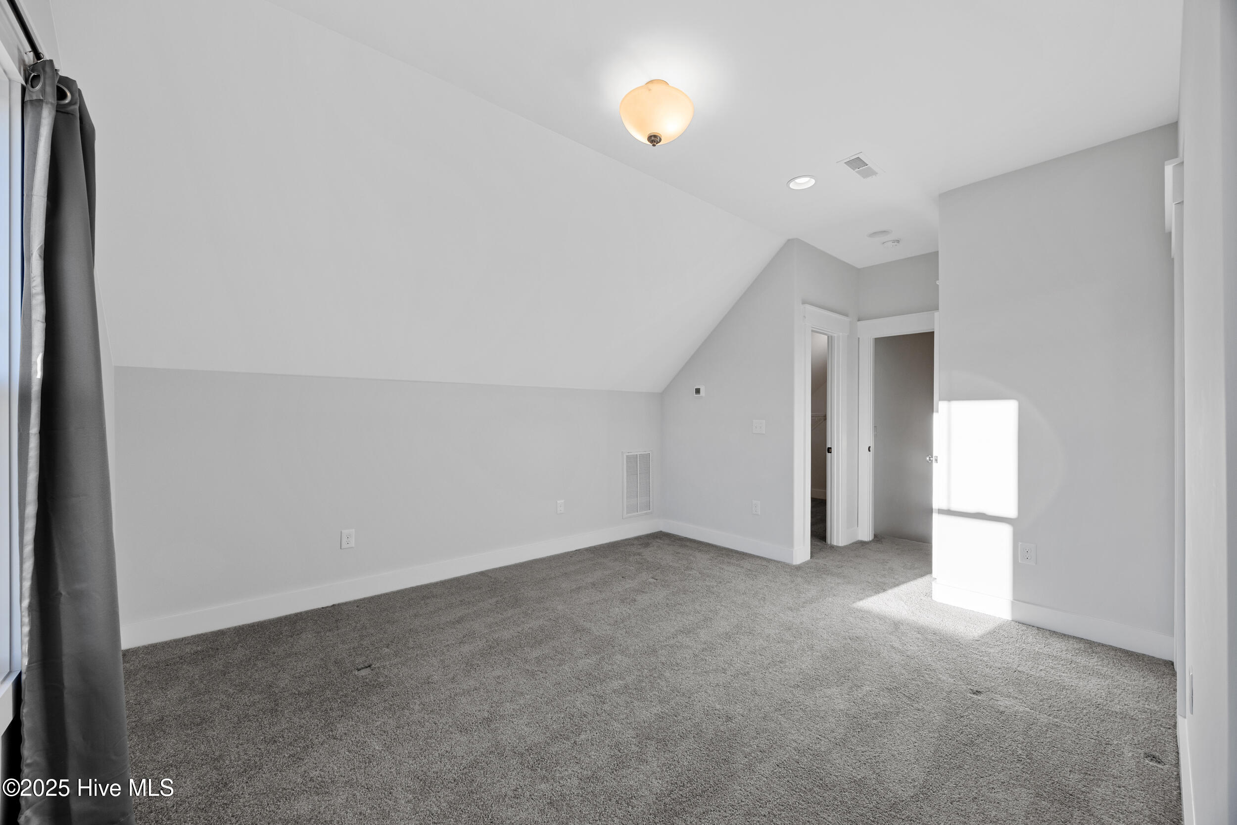 100545820 | Photo 30