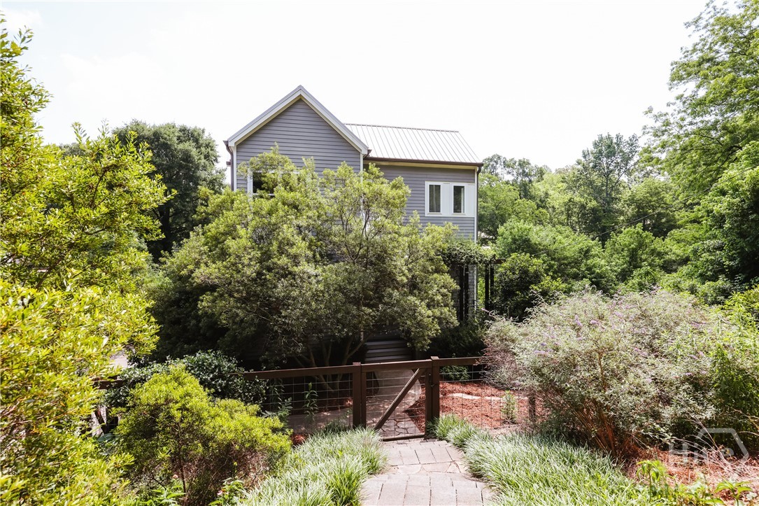 Located between Pulaski Heights and Historic Boule