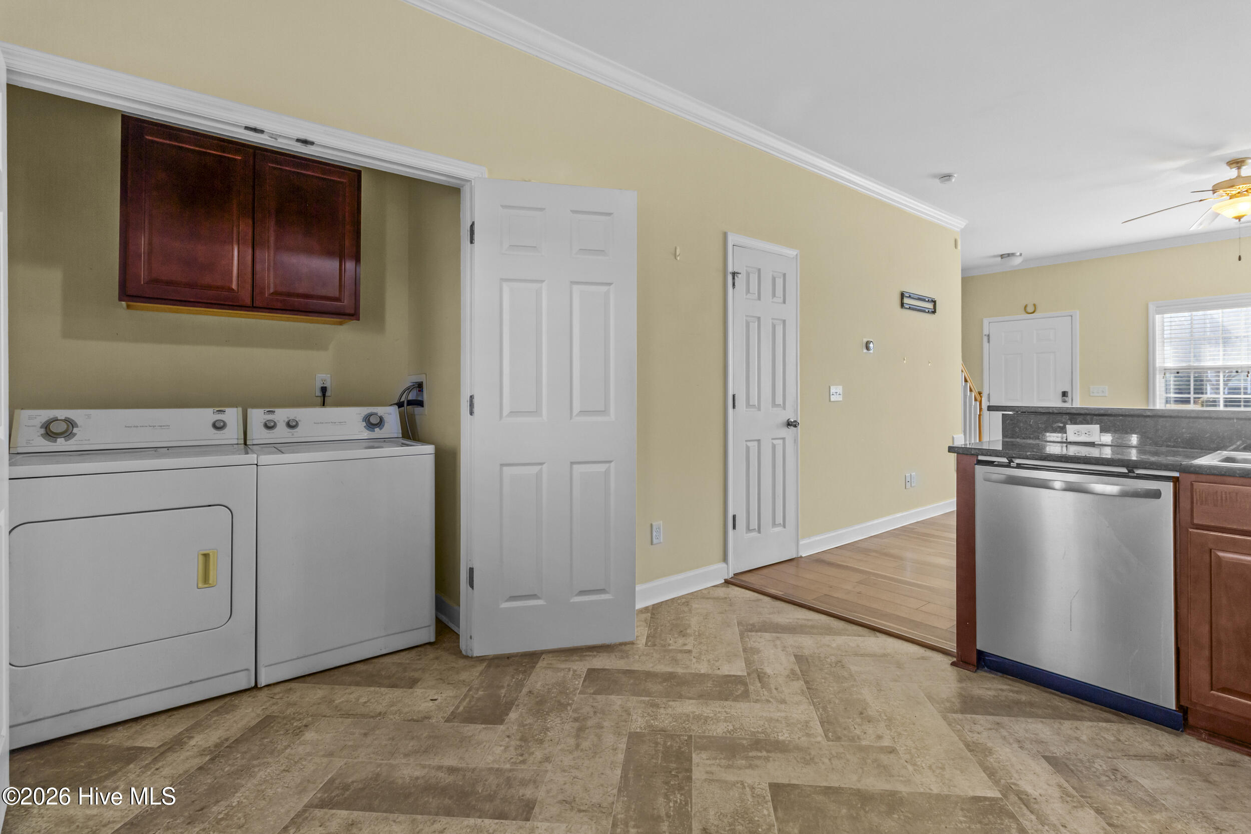 100557945 | Photo 10