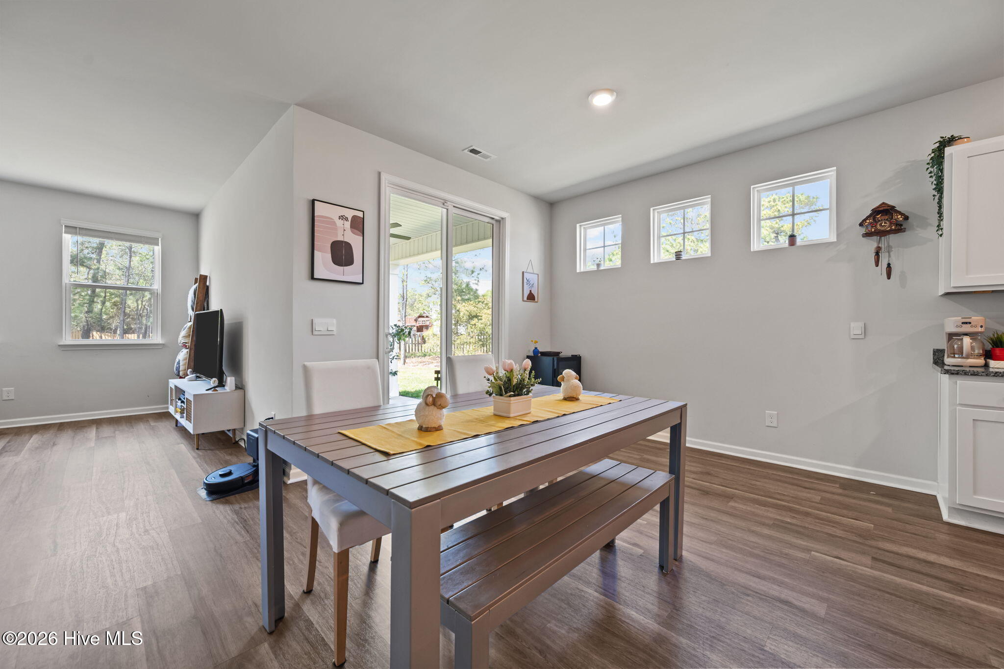 100564273 | Photo 12