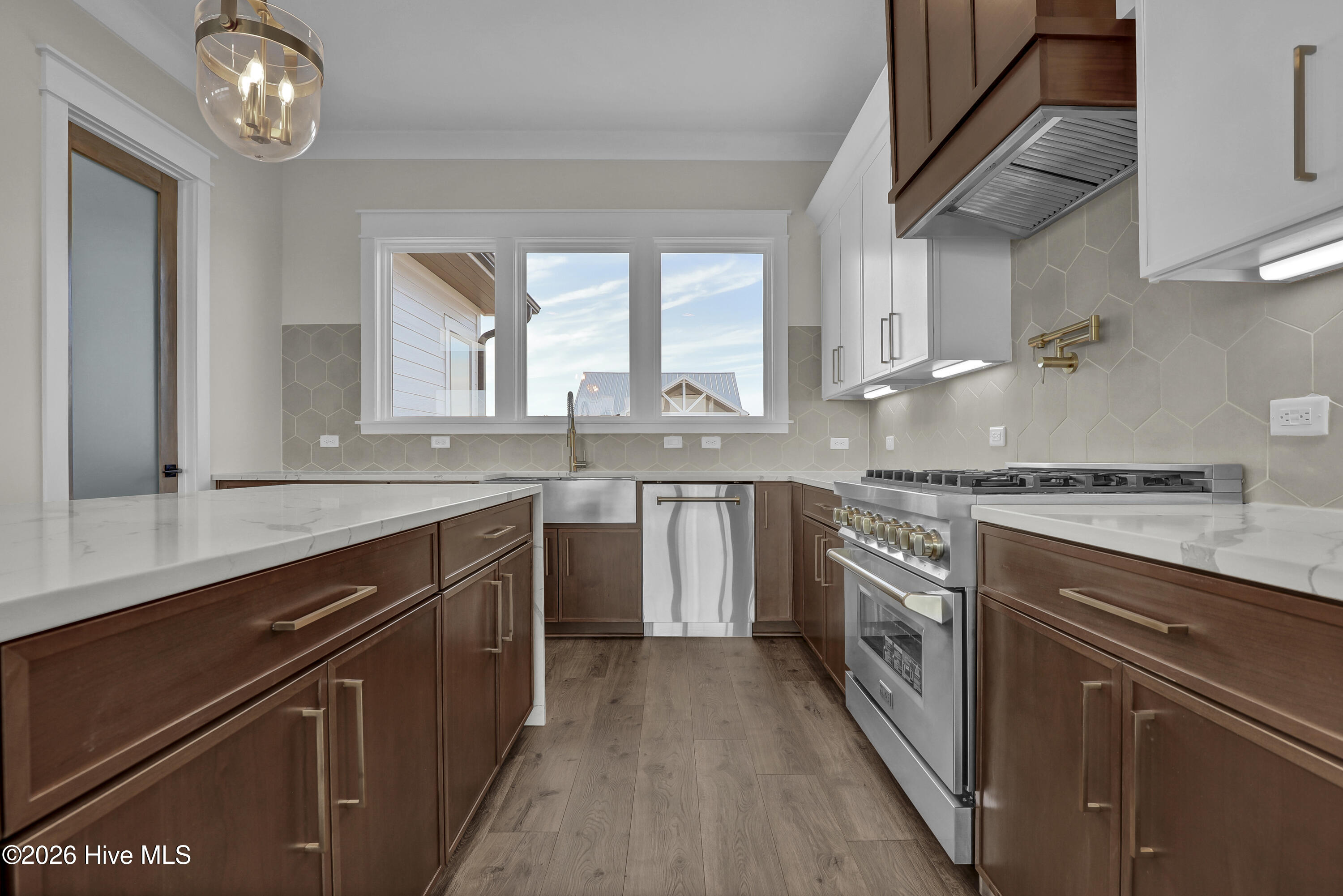 100556414 | Photo 16