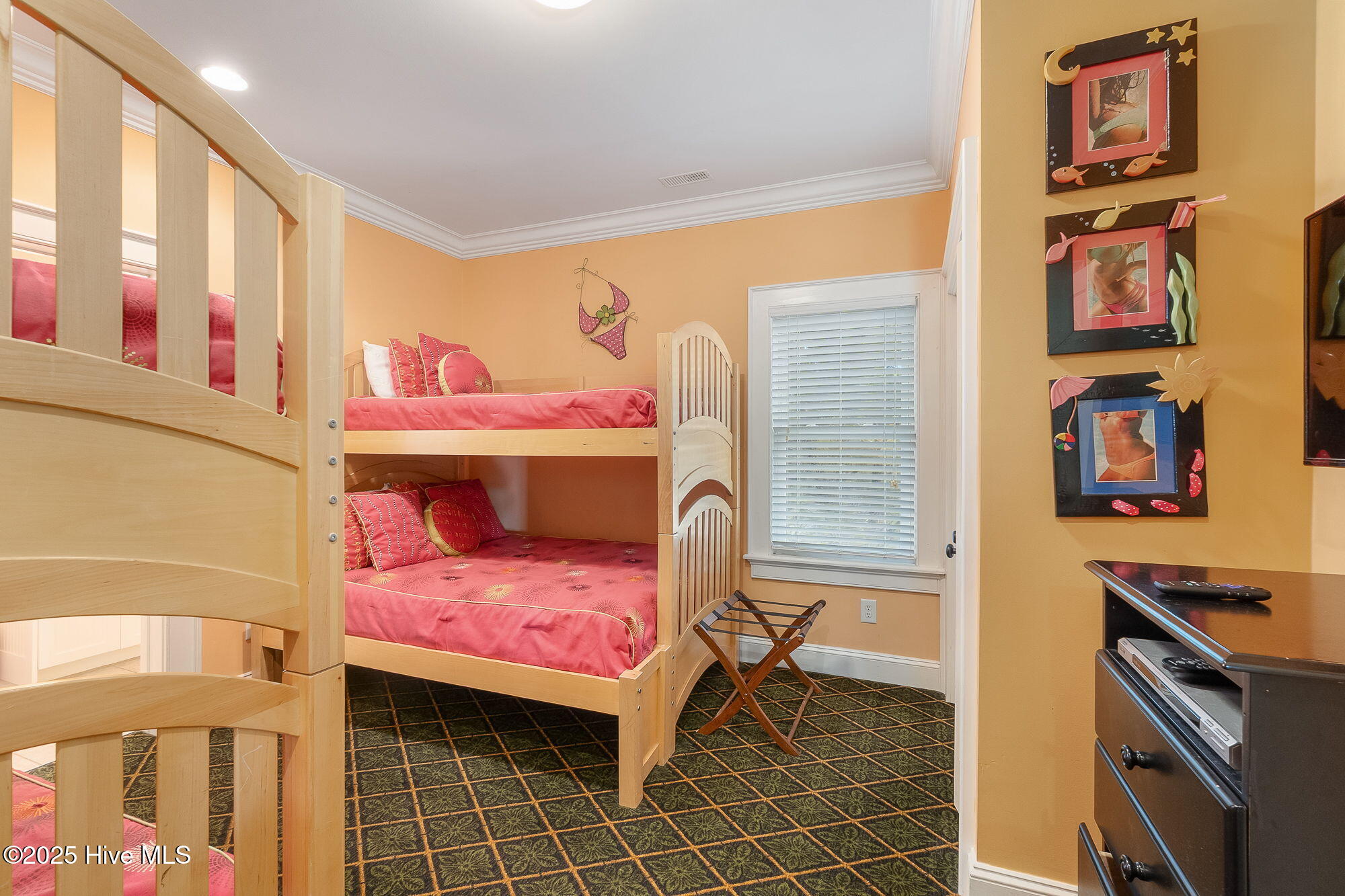 100536306 | Photo 36