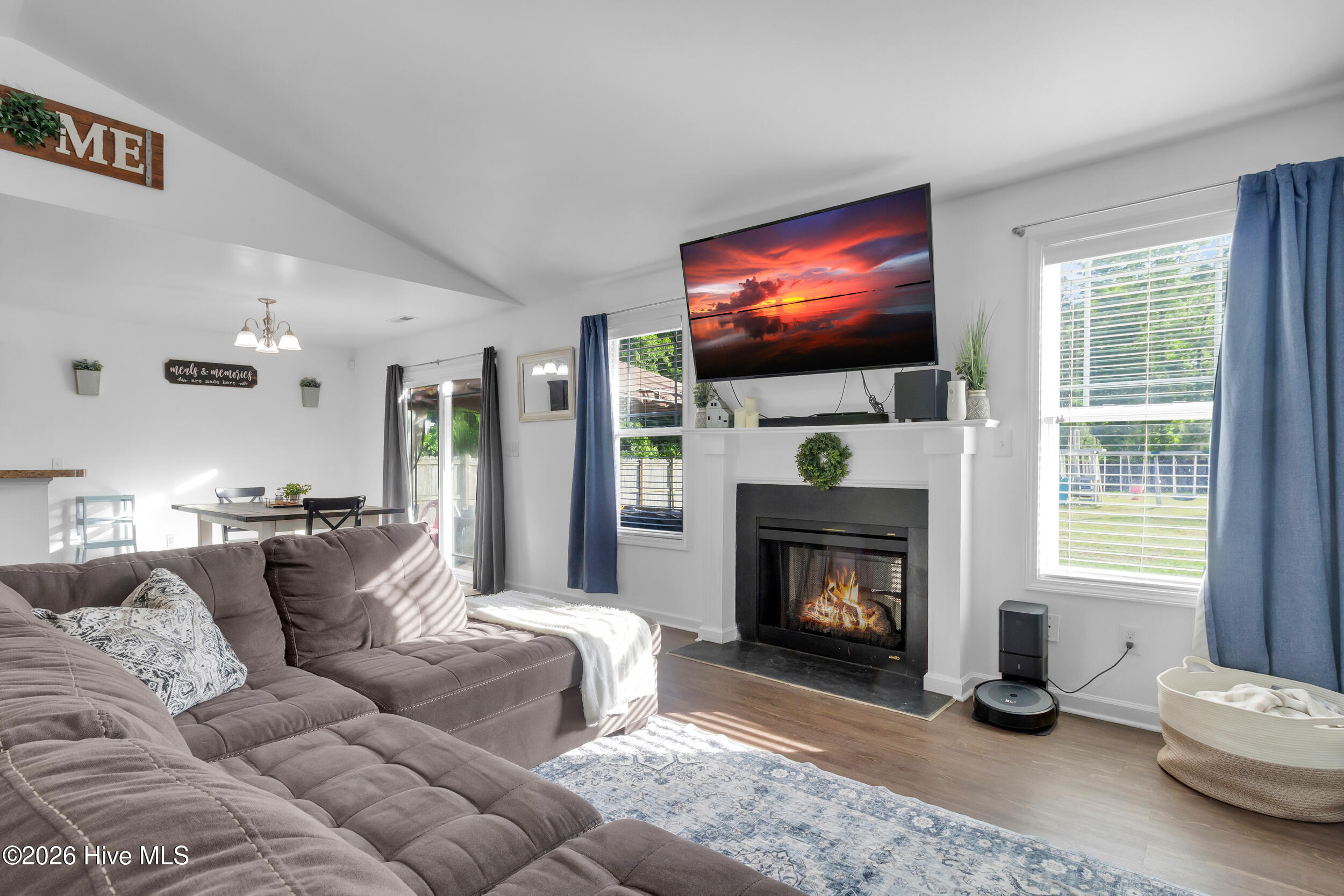 100570430 | Photo 16