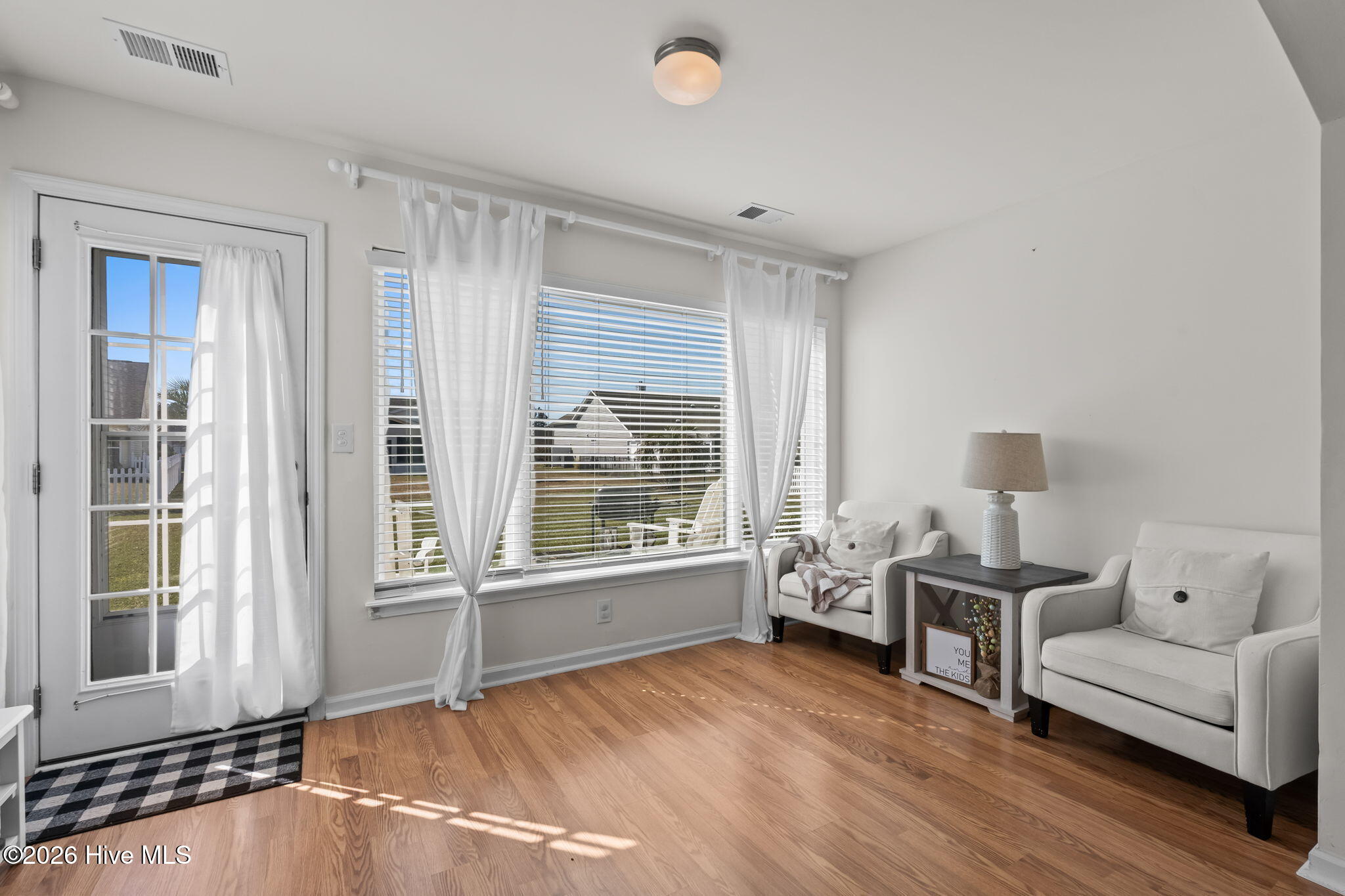 100562407 | Photo 14