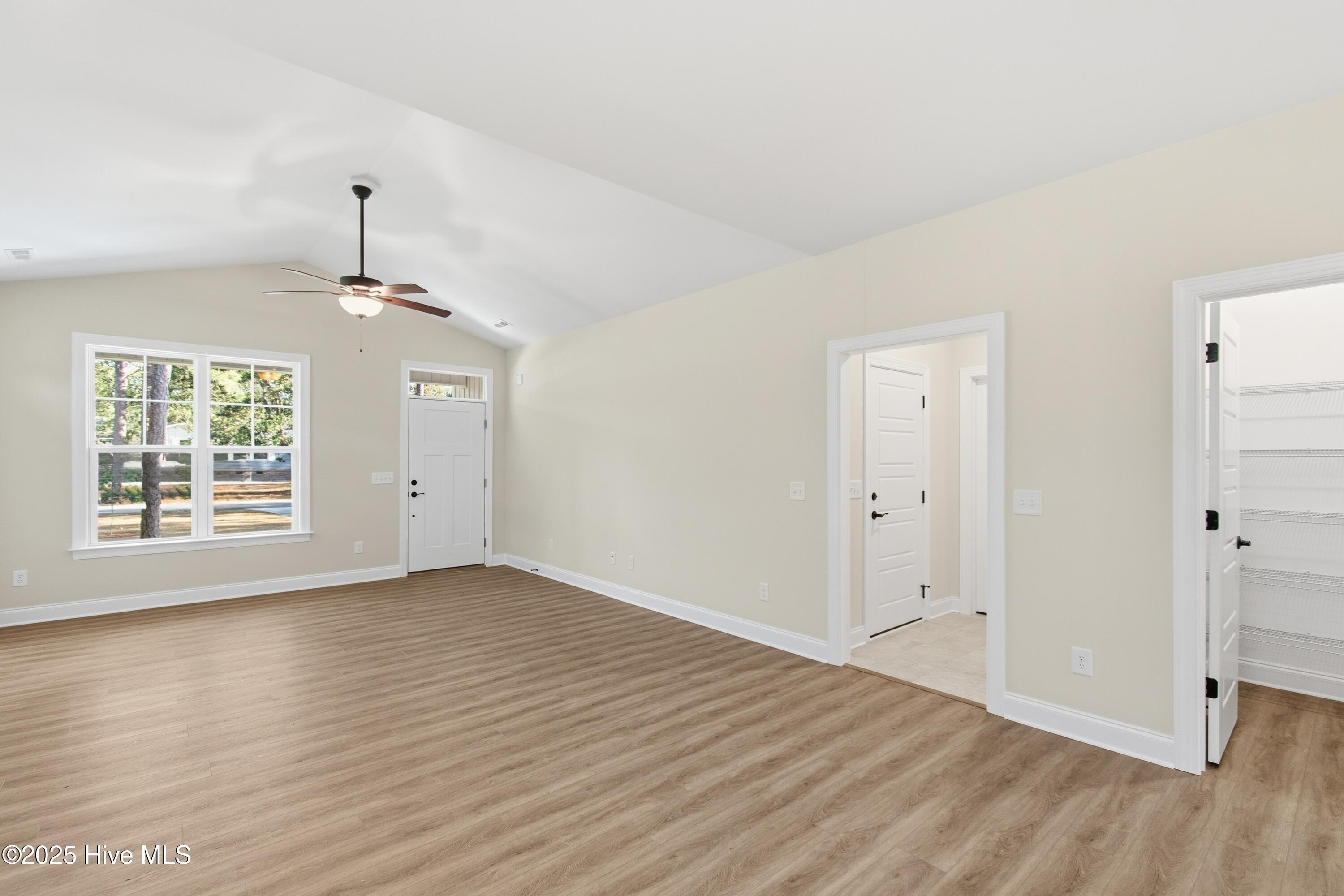 100505840 | Photo 10