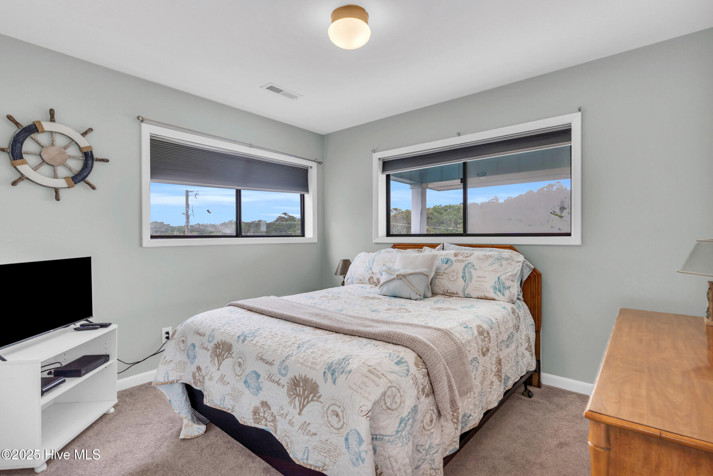 100557398 | Photo 16