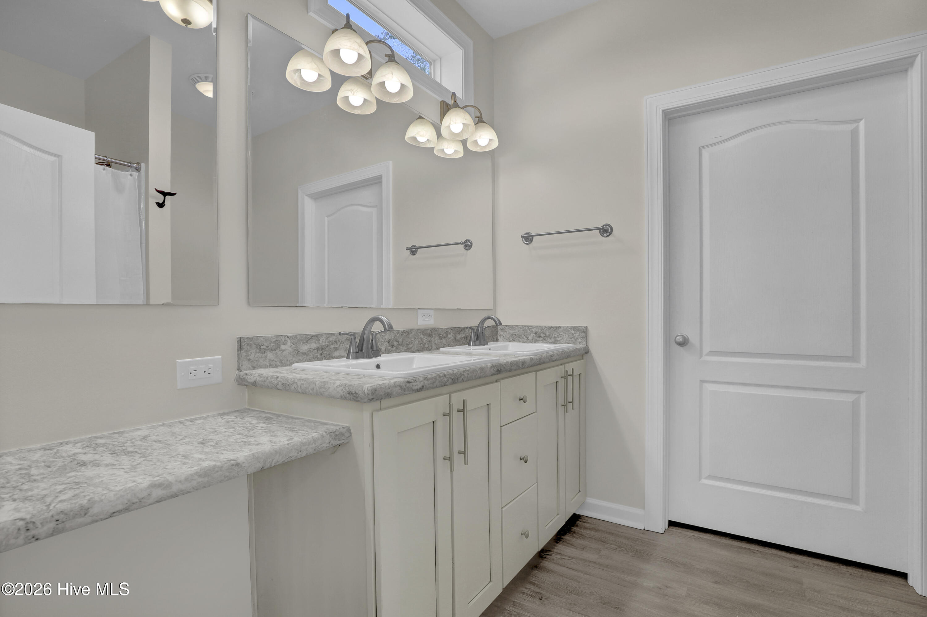 100562204 | Photo 19