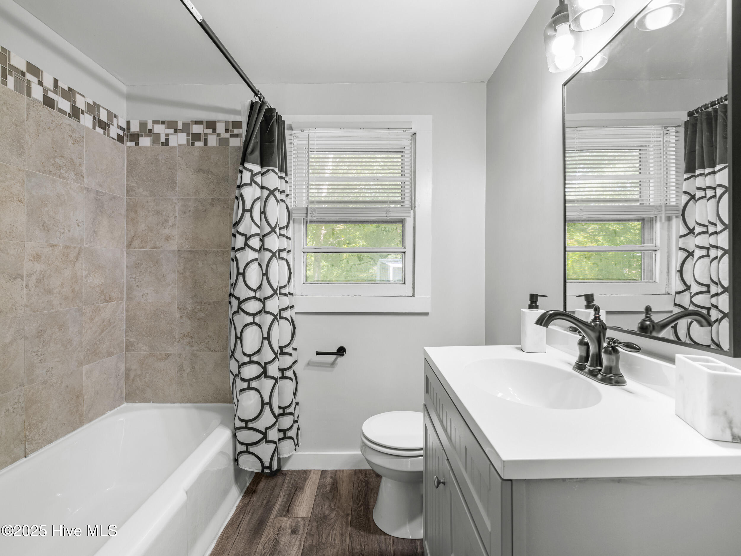 100529453 | Photo 26