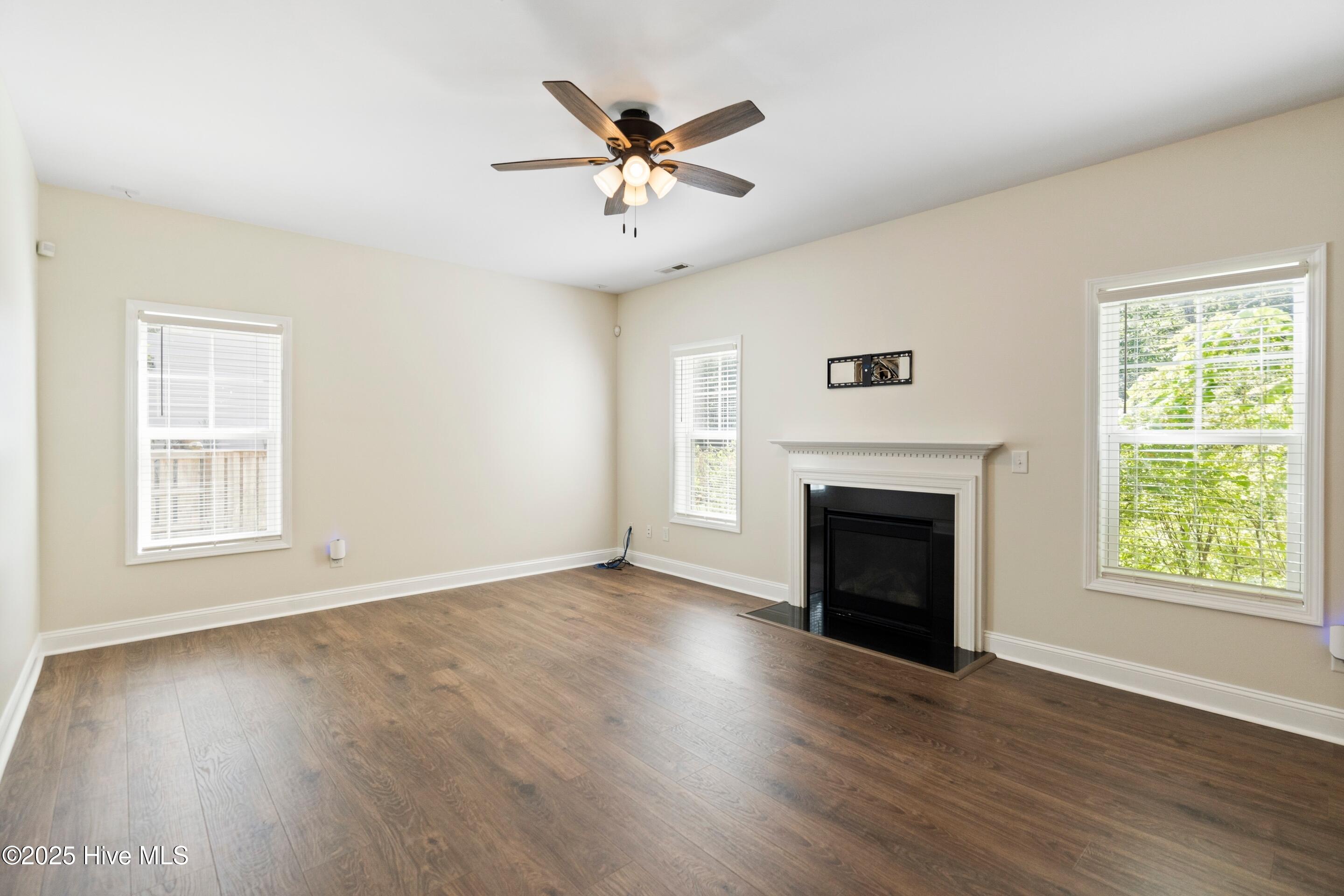 100506329 | Photo 23