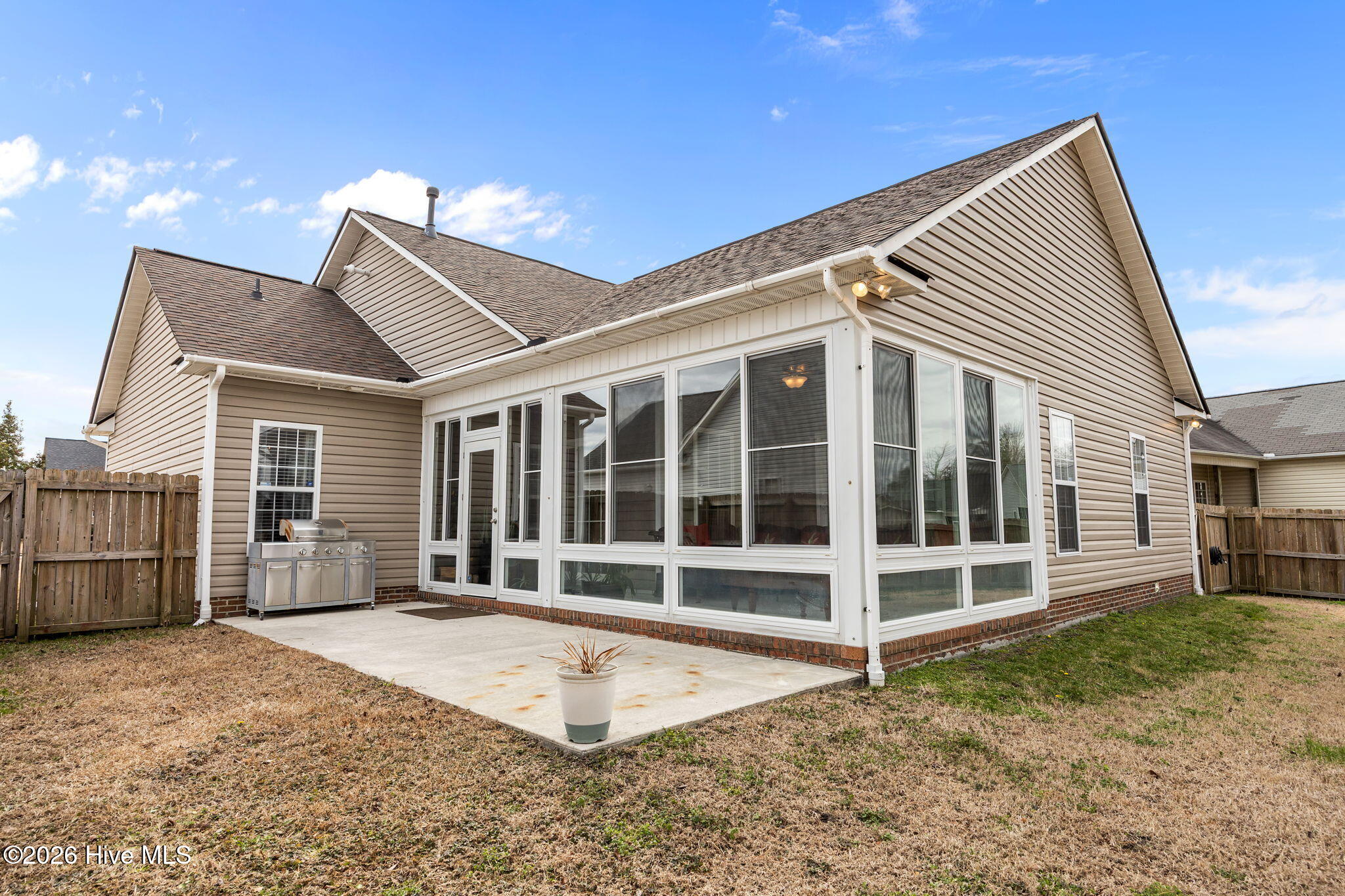 100557483 | Photo 33