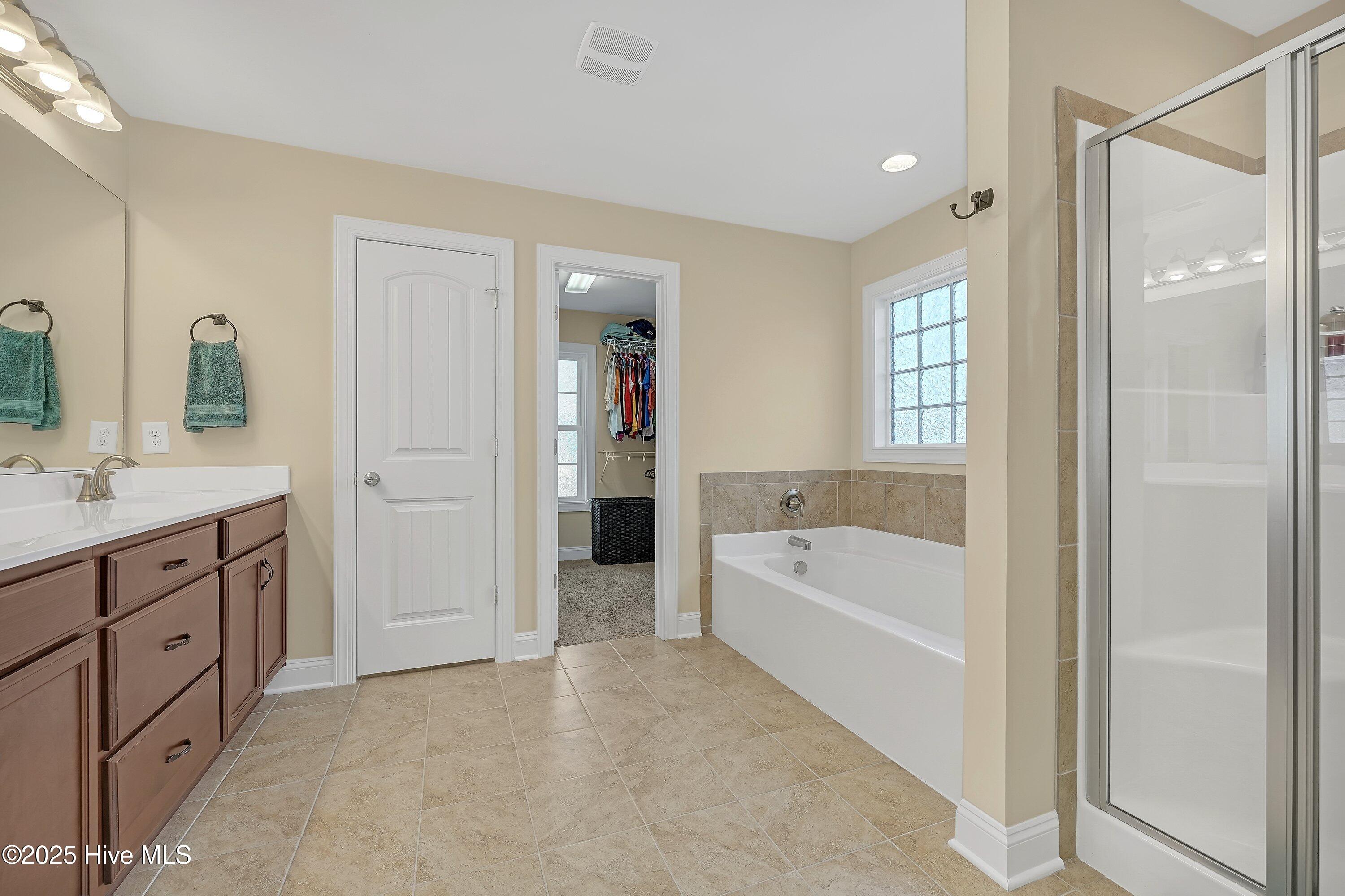 100530262 | Photo 25