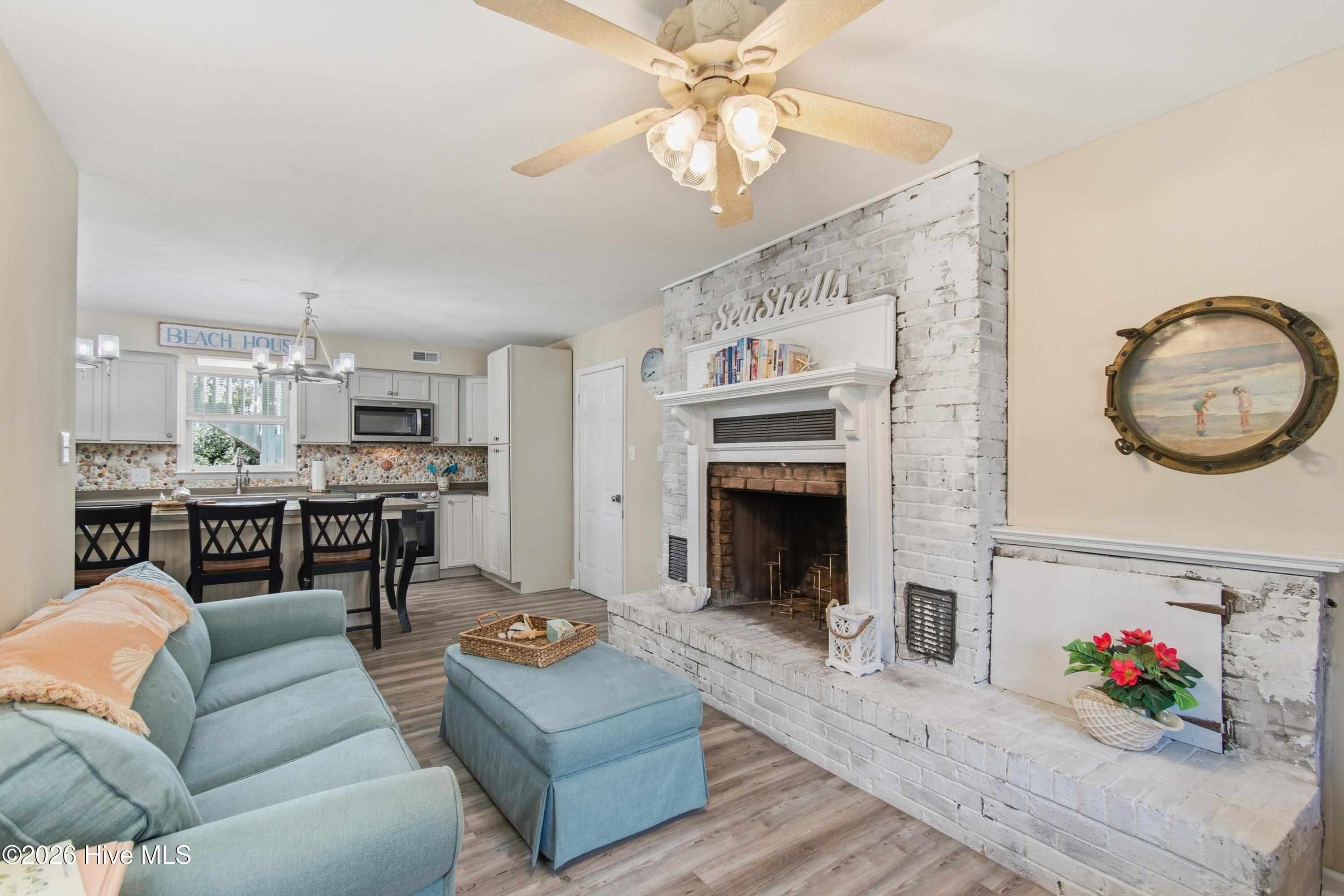 100549205 | Photo 21