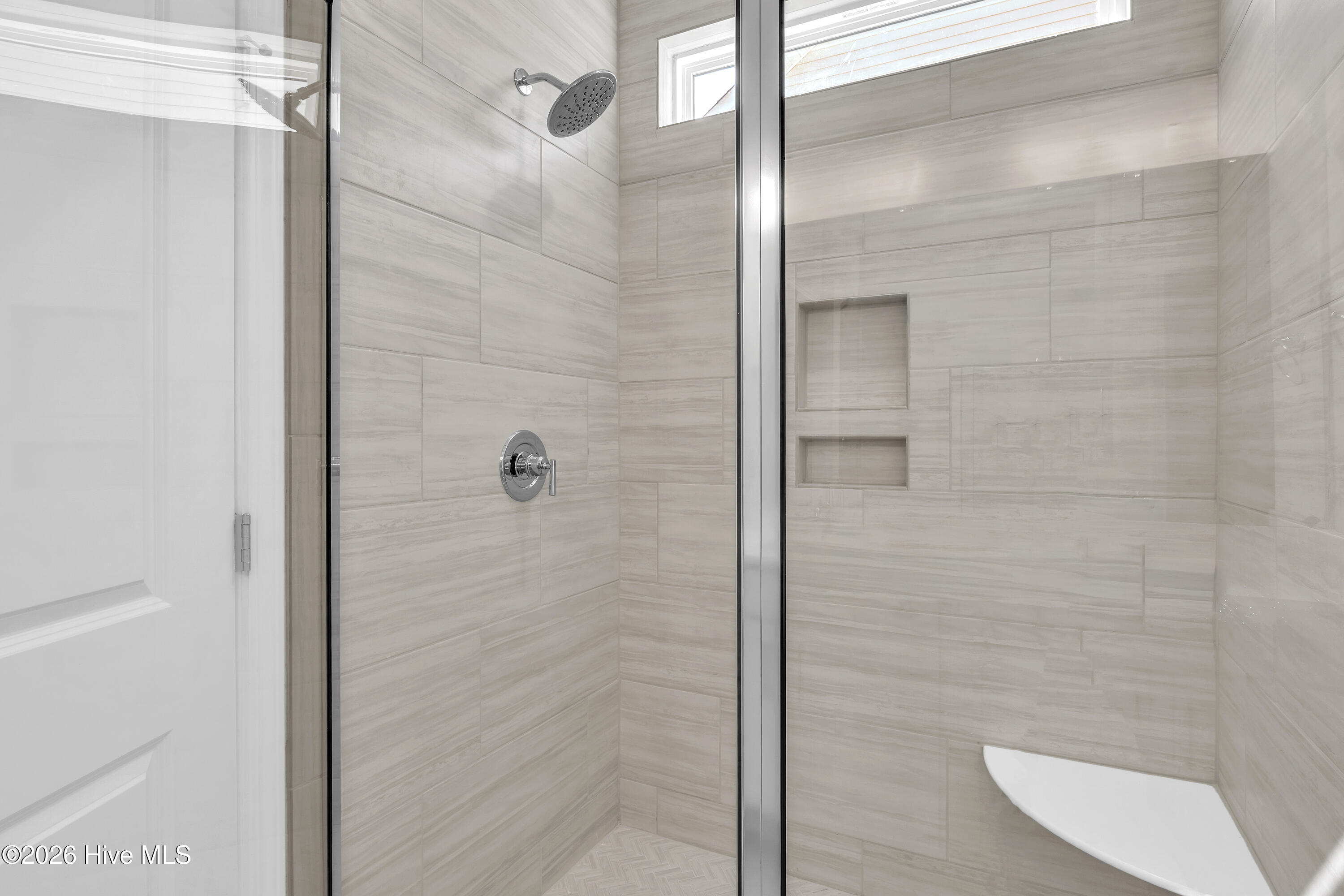 100563590 | Photo 28