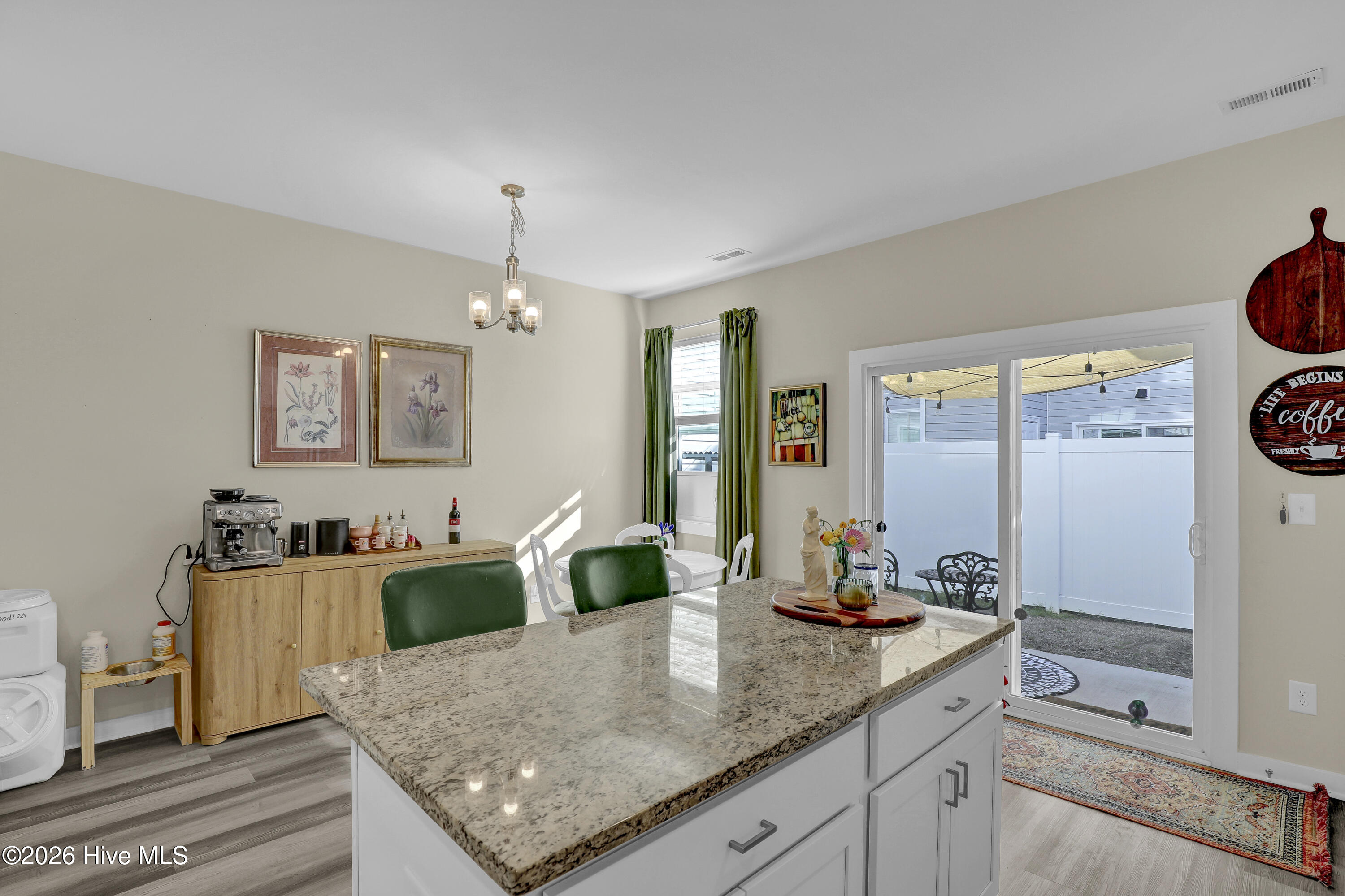 100556356 | Photo 13