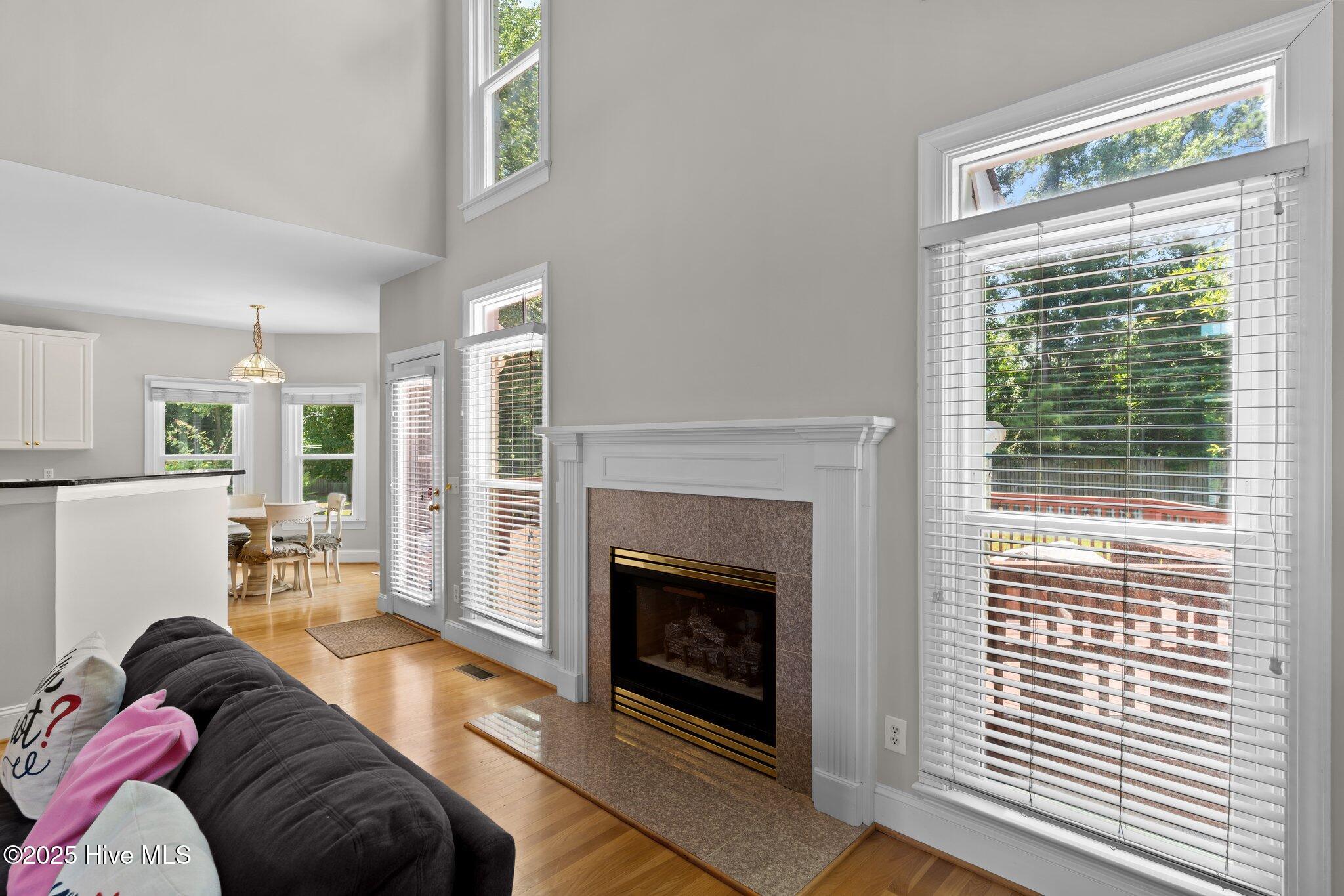 100549329 | Photo 10