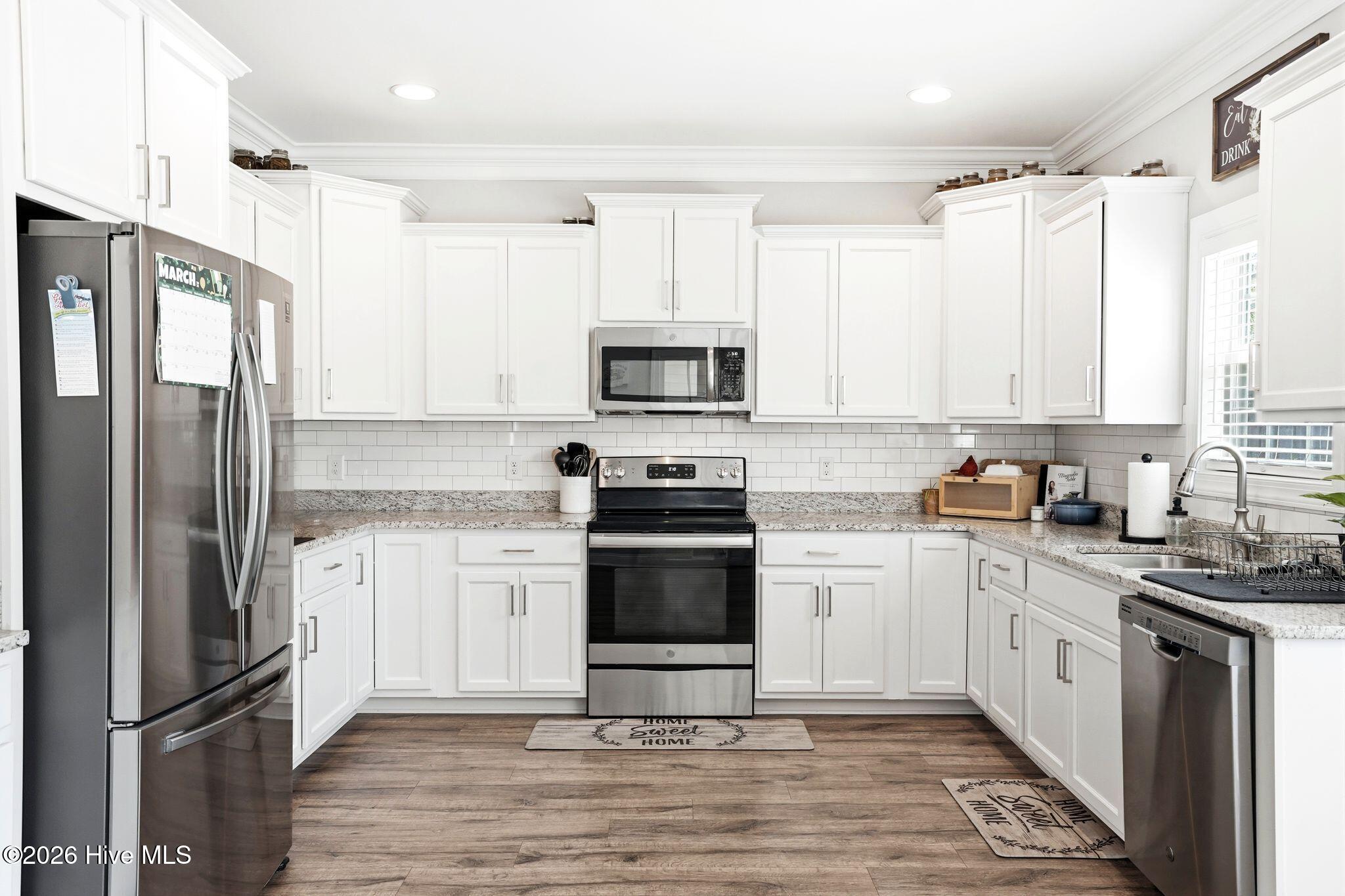 100563818 | Photo 19