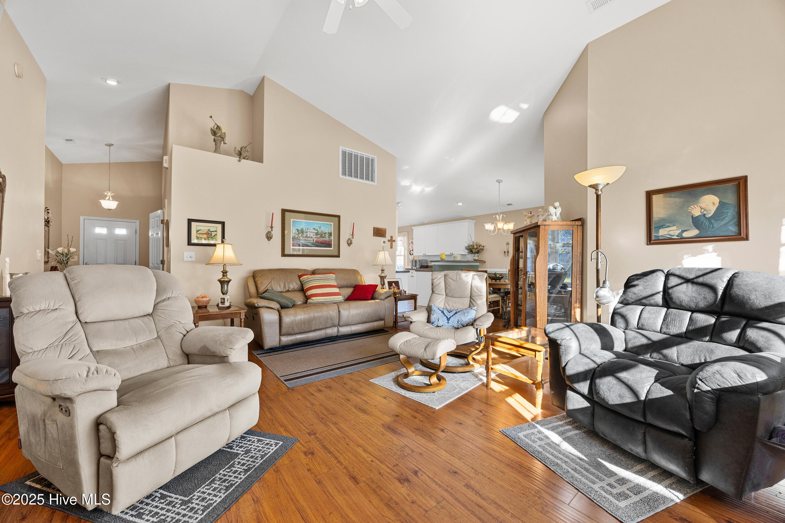 100541714 | Photo 23