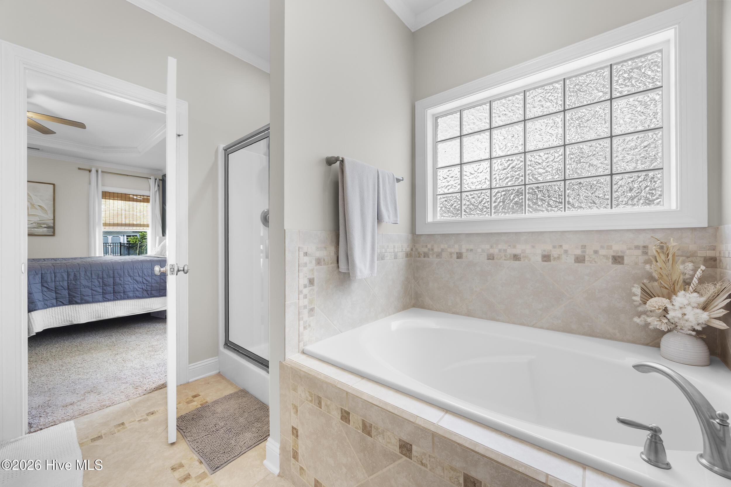 100565893 | Photo 26