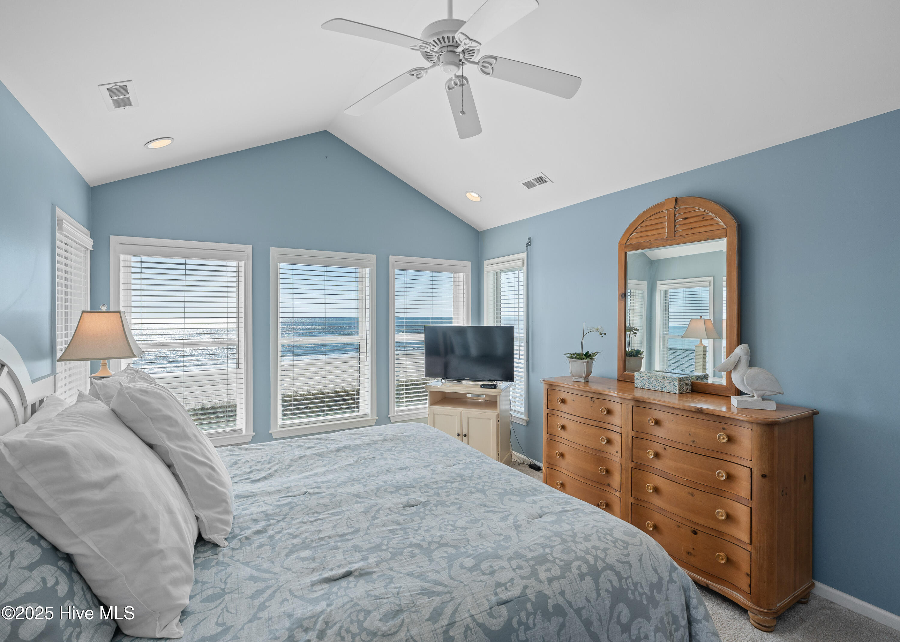 100541150 | Photo 35