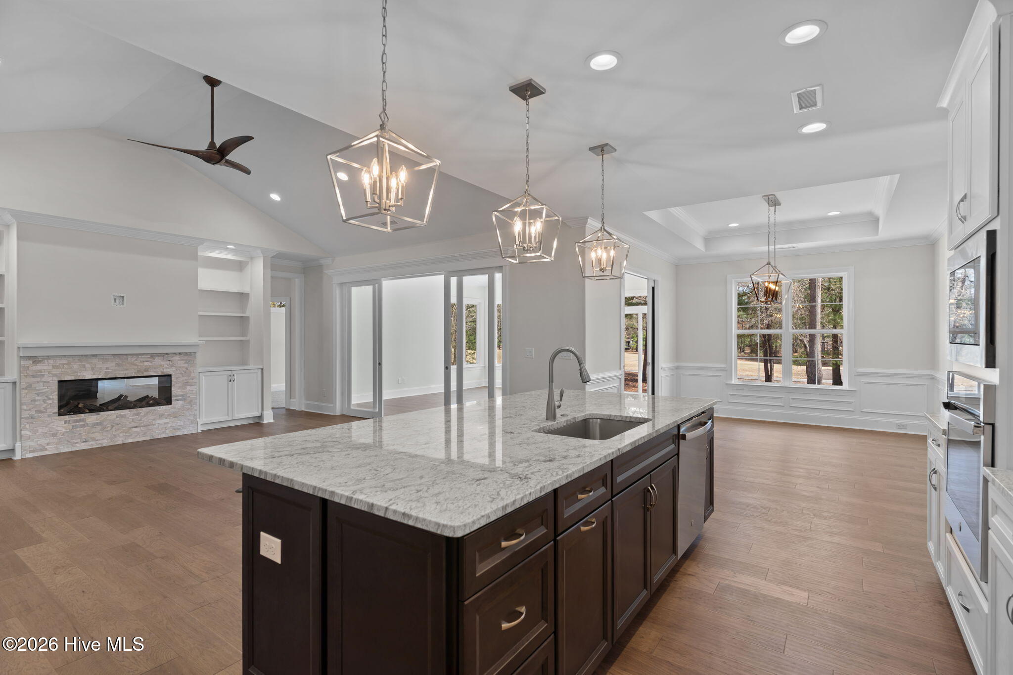 100561847 | Photo 10