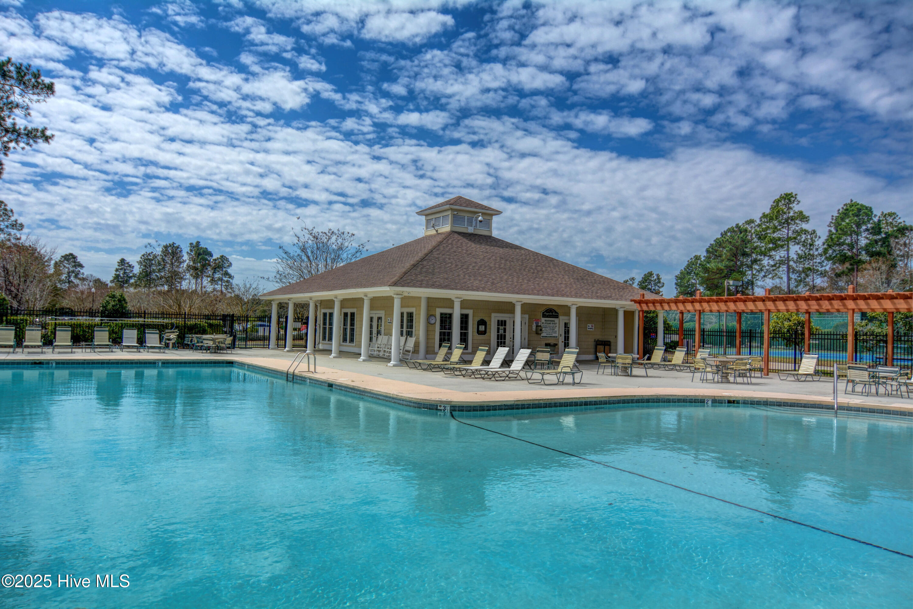 100510157 | Photo 25