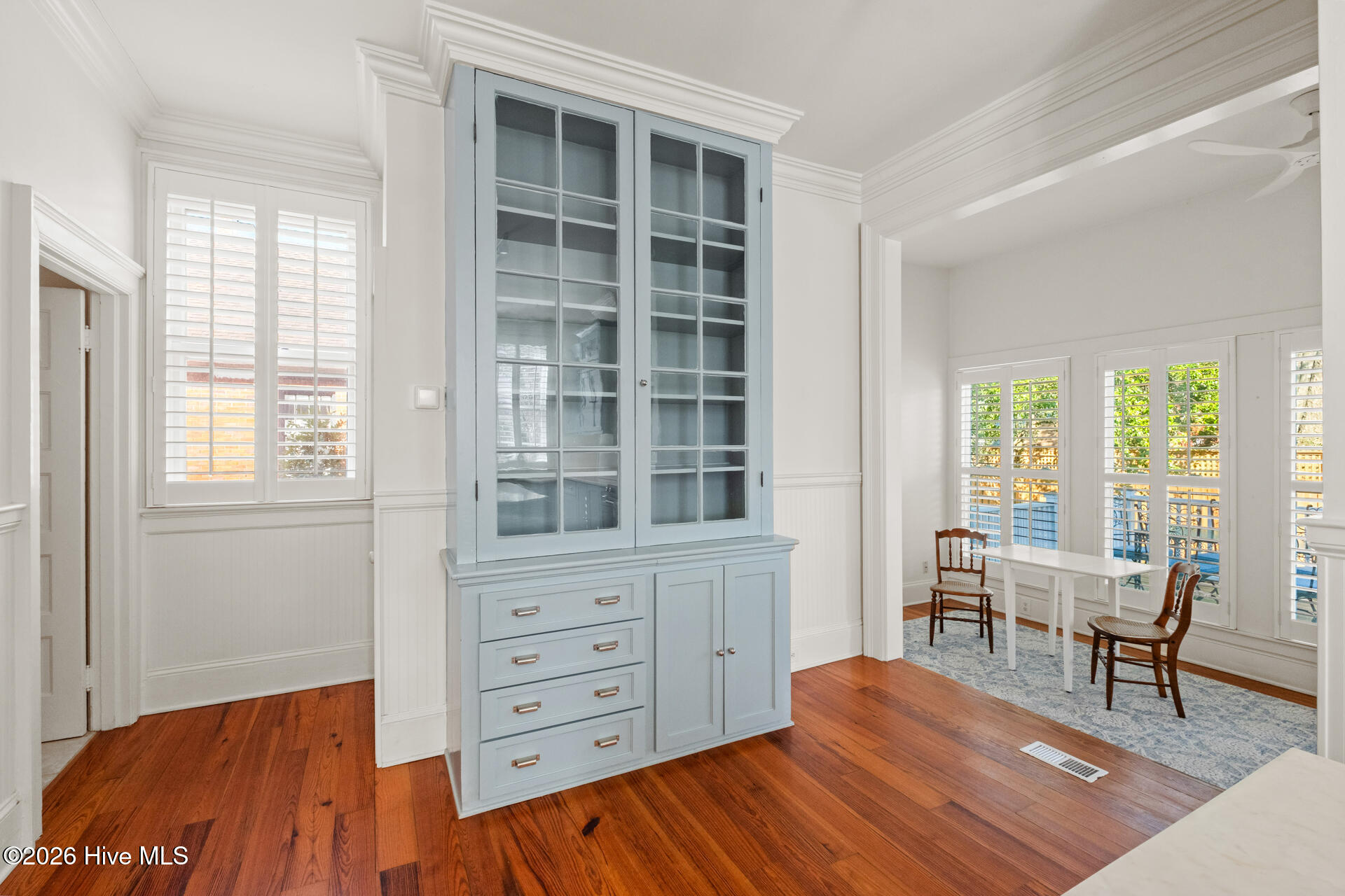 100556093 | Photo 16