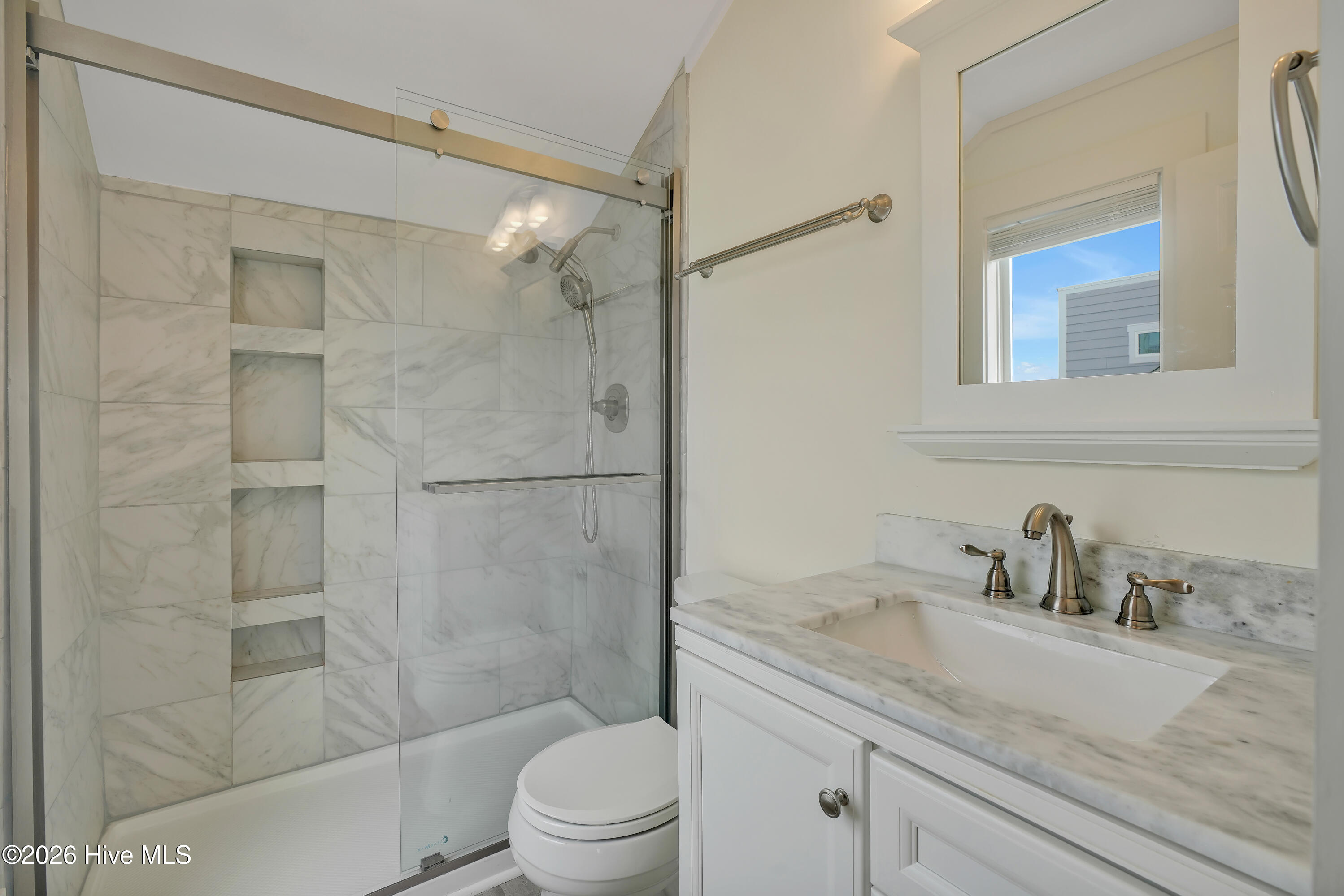 100554834 | Photo 18