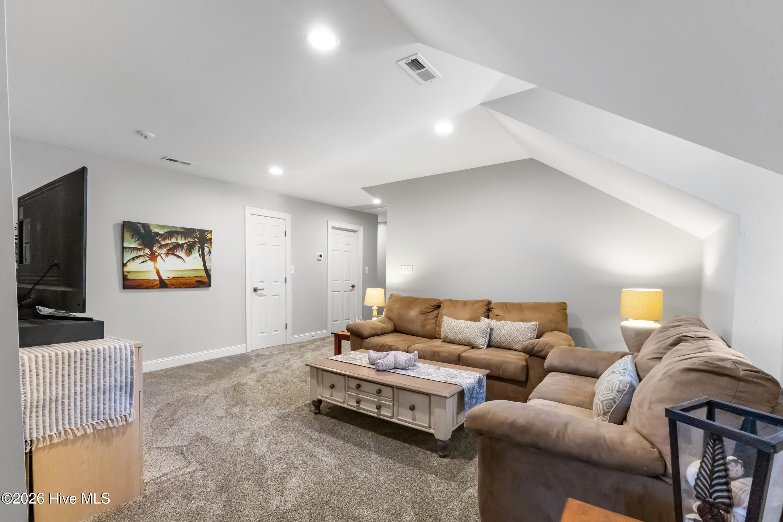 100569489 | Photo 38