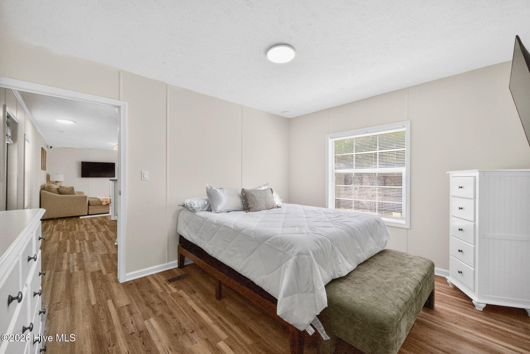 100567404 | Photo 13