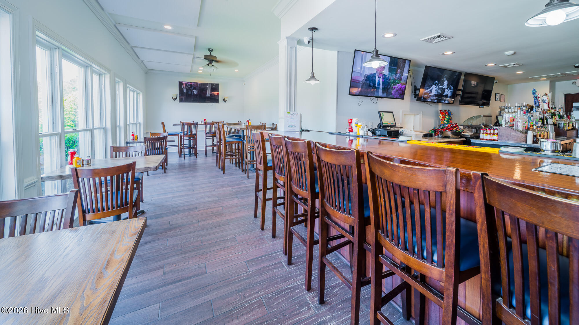 100558598 | Photo 18