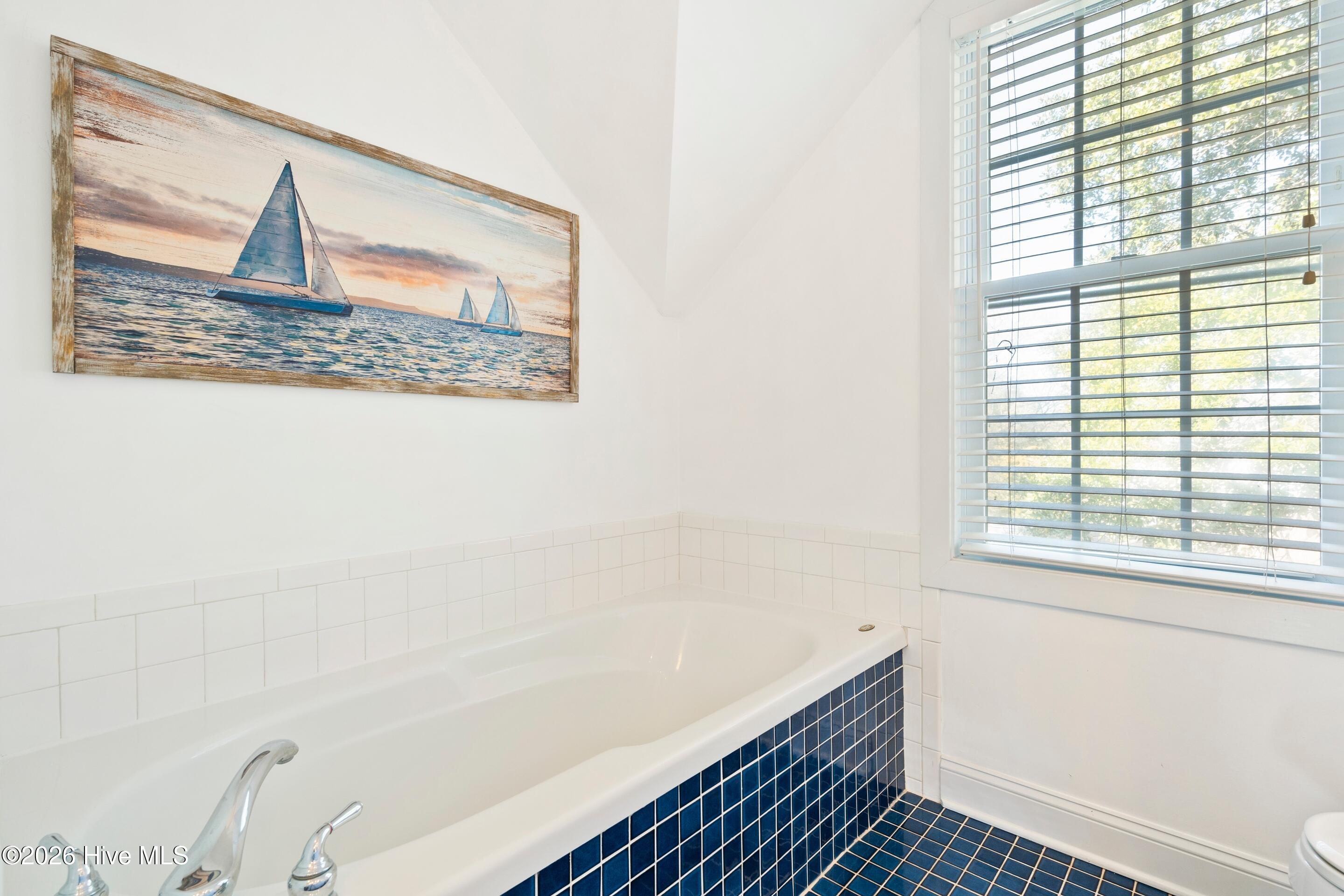 100549187 | Photo 54