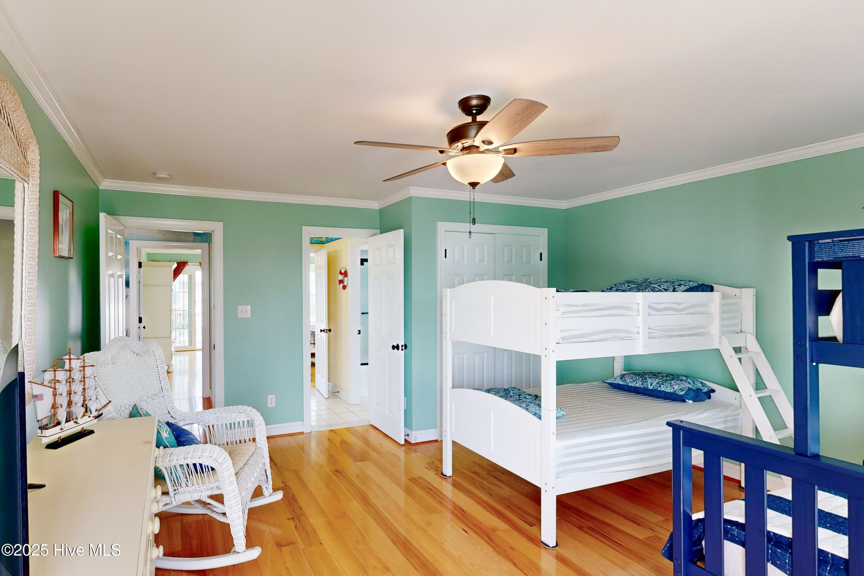 100563112 | Photo 41