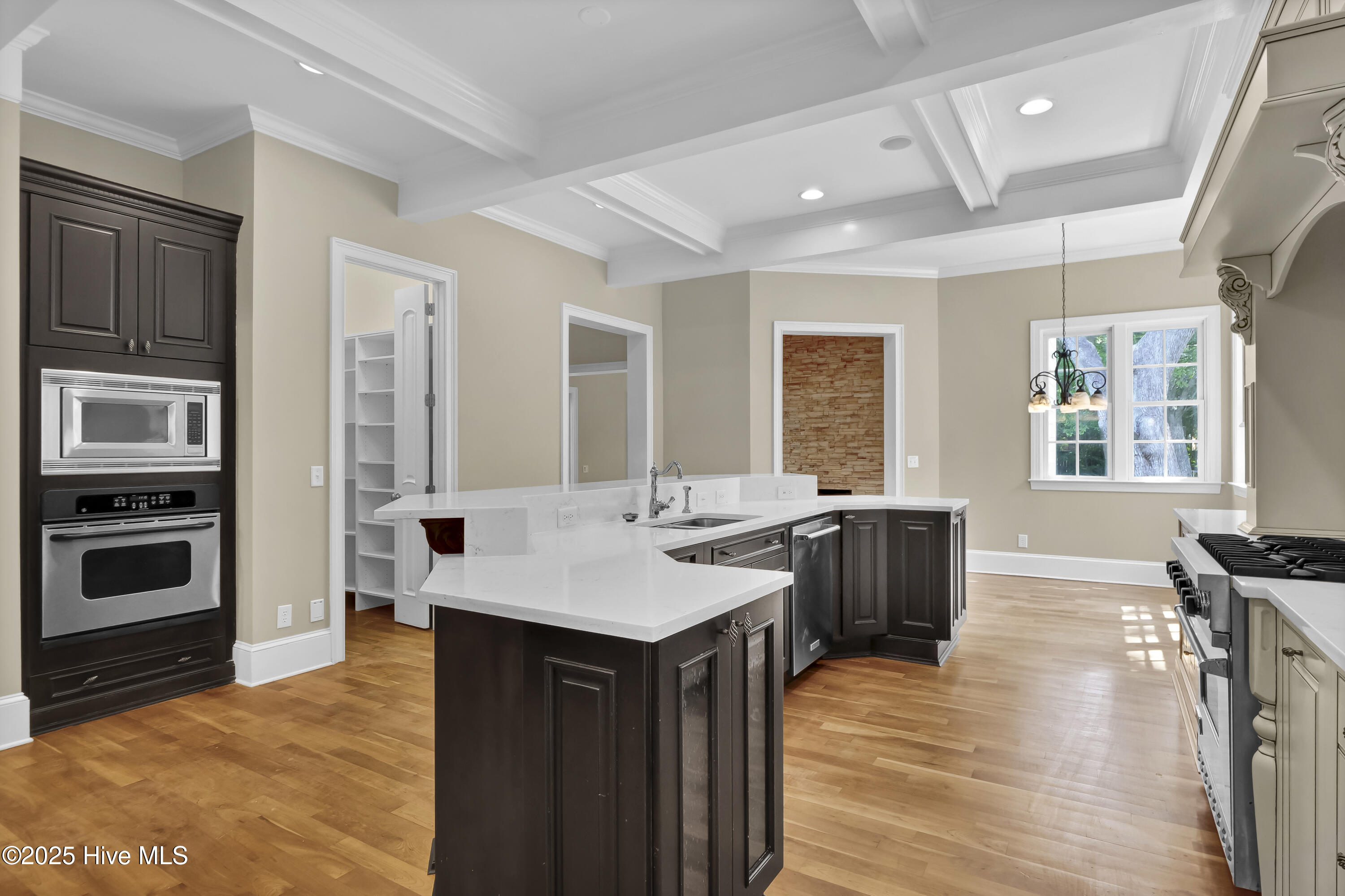 100552605 | Photo 39