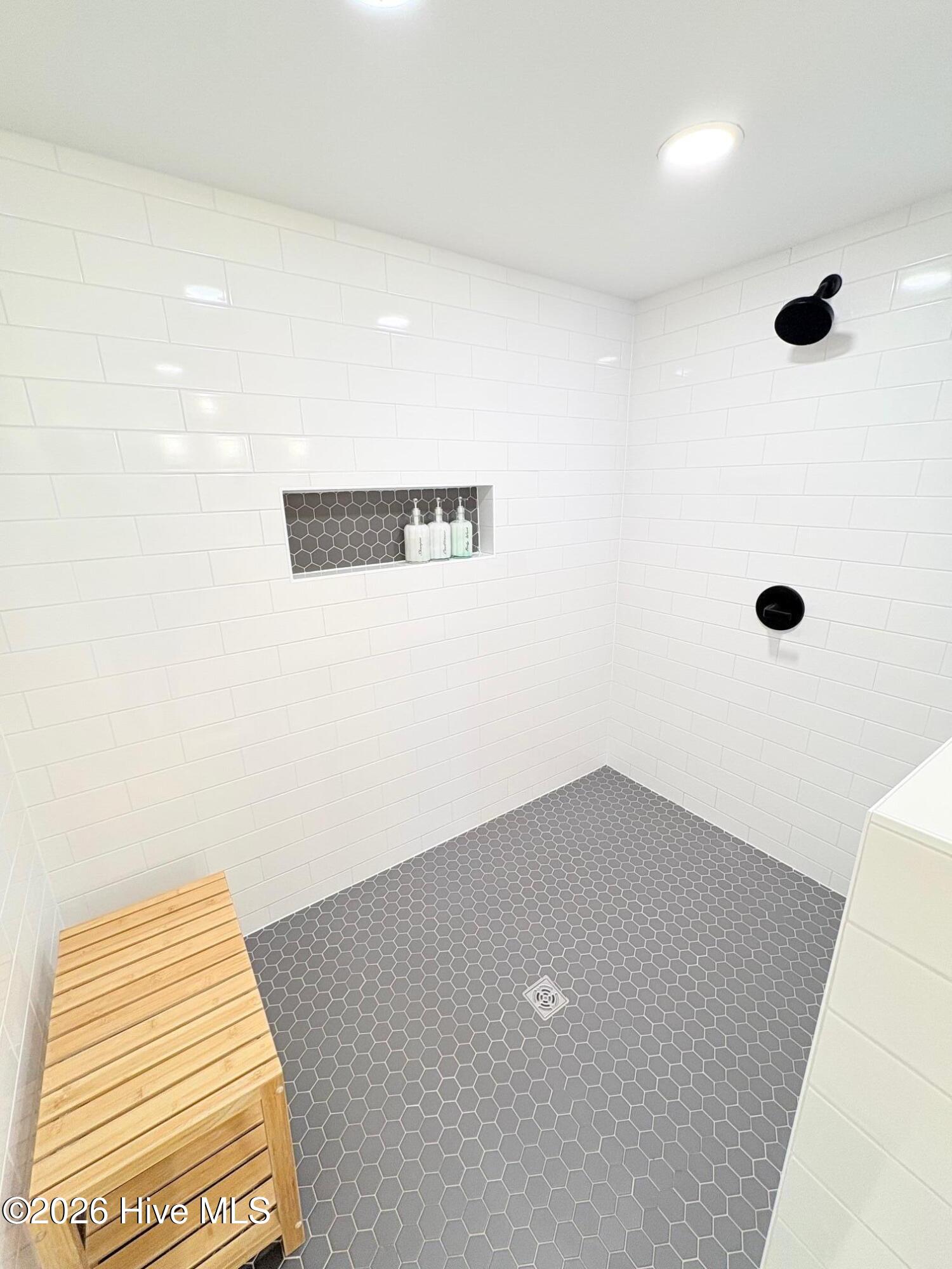 100559102 | Photo 33