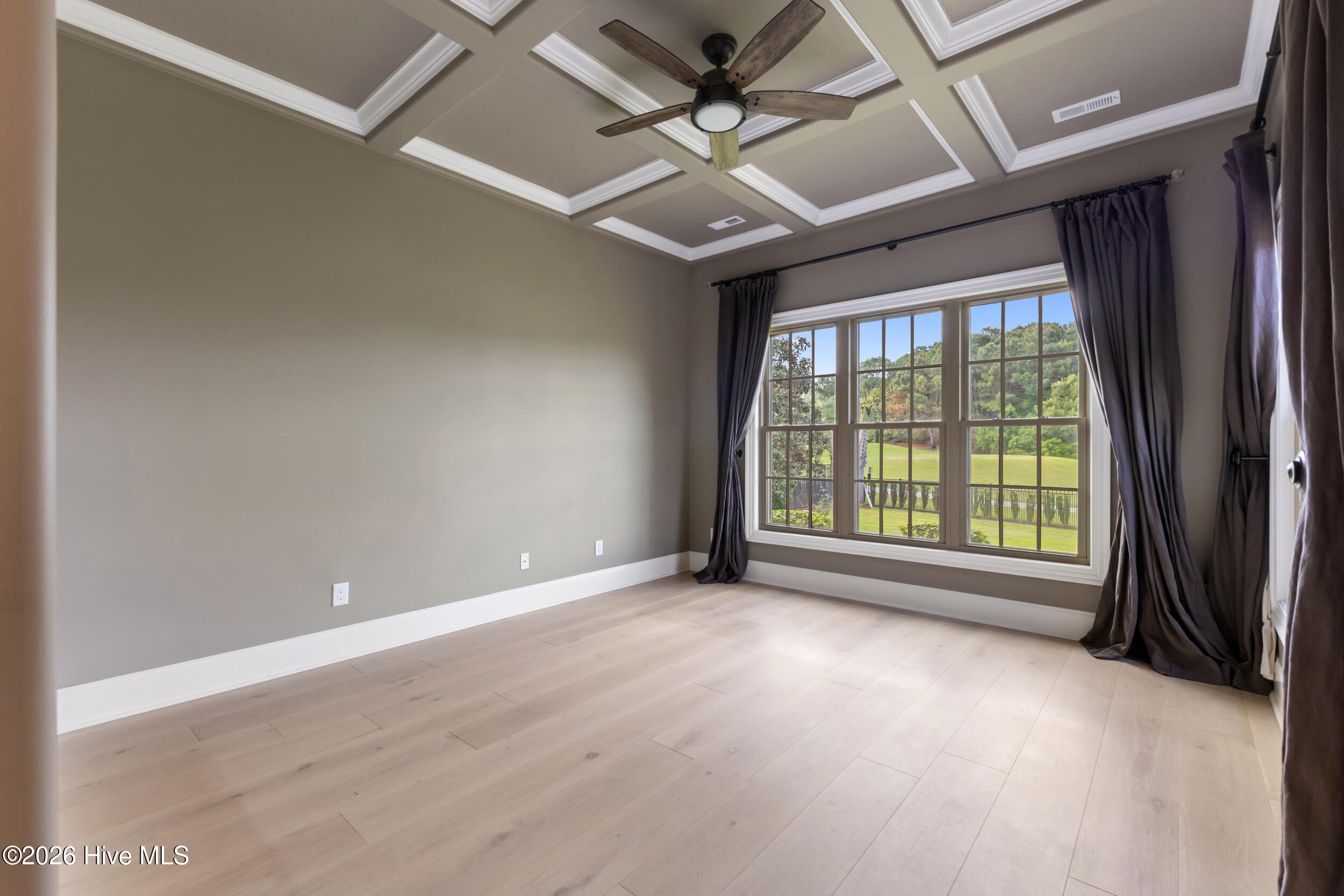 100567857 | Photo 26